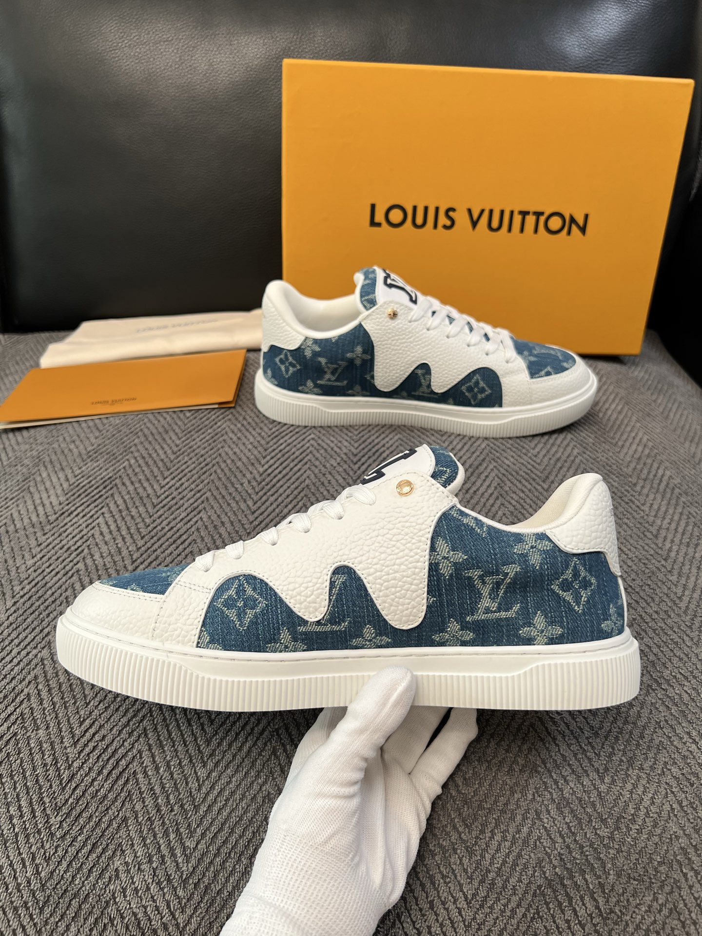 Lv 高品质  顶级工艺品  路易威登，运动板鞋专柜同步，鞋面意大利进口，高品质拼接缤纷色彩复杂工艺品，进口水染牛里柔软