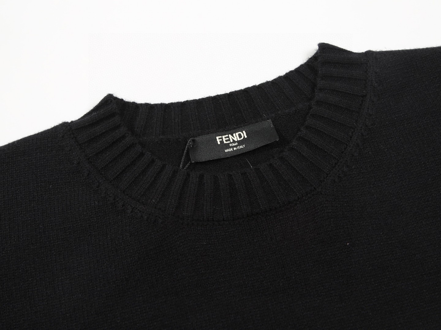 FENDI Logo Sweater with Floral Embroidery in Black and White, S-XL Sizes - 图片 3