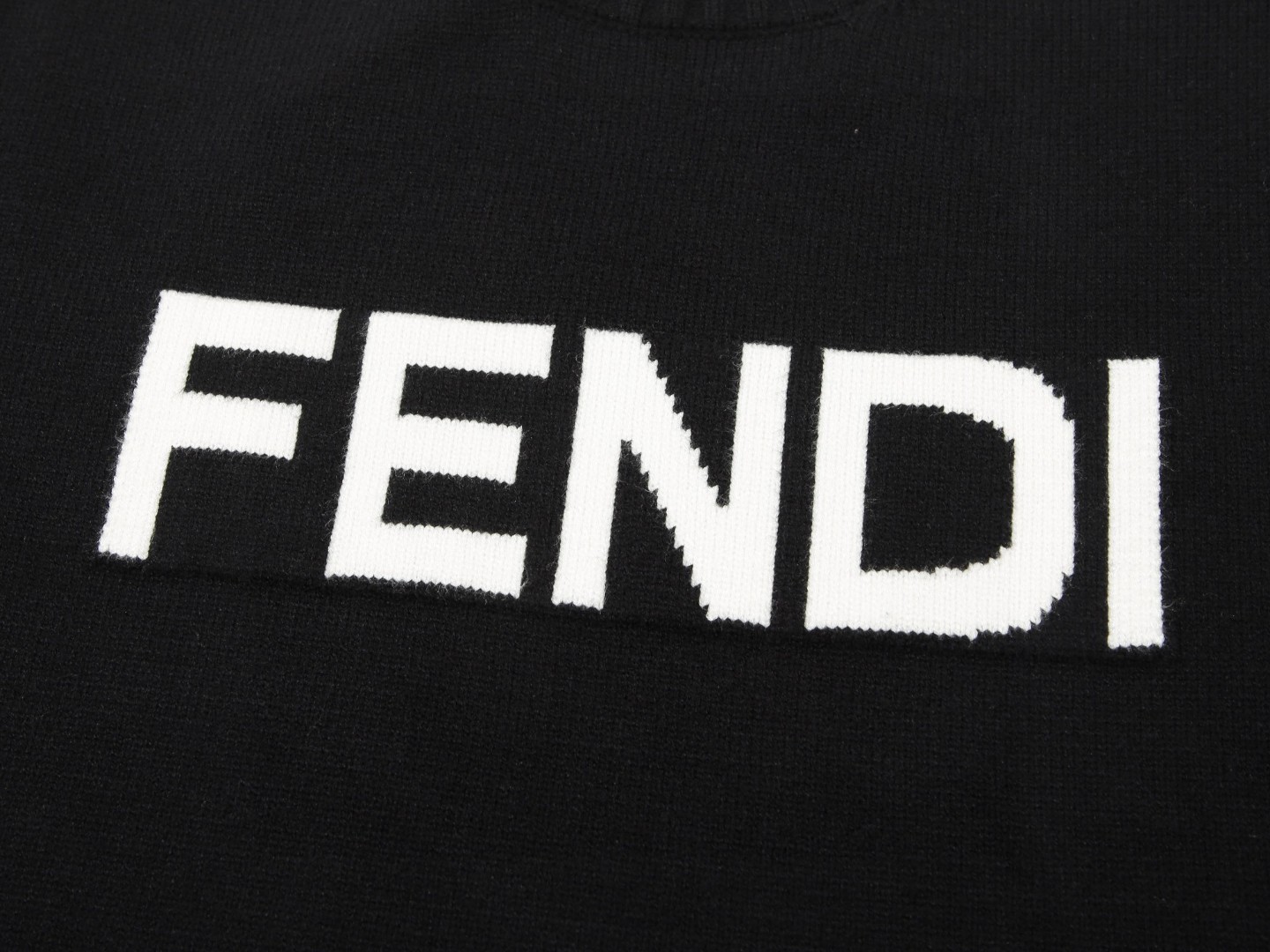 FENDI Logo Sweater with Floral Embroidery in Black and White, S-XL Sizes - 图片 4