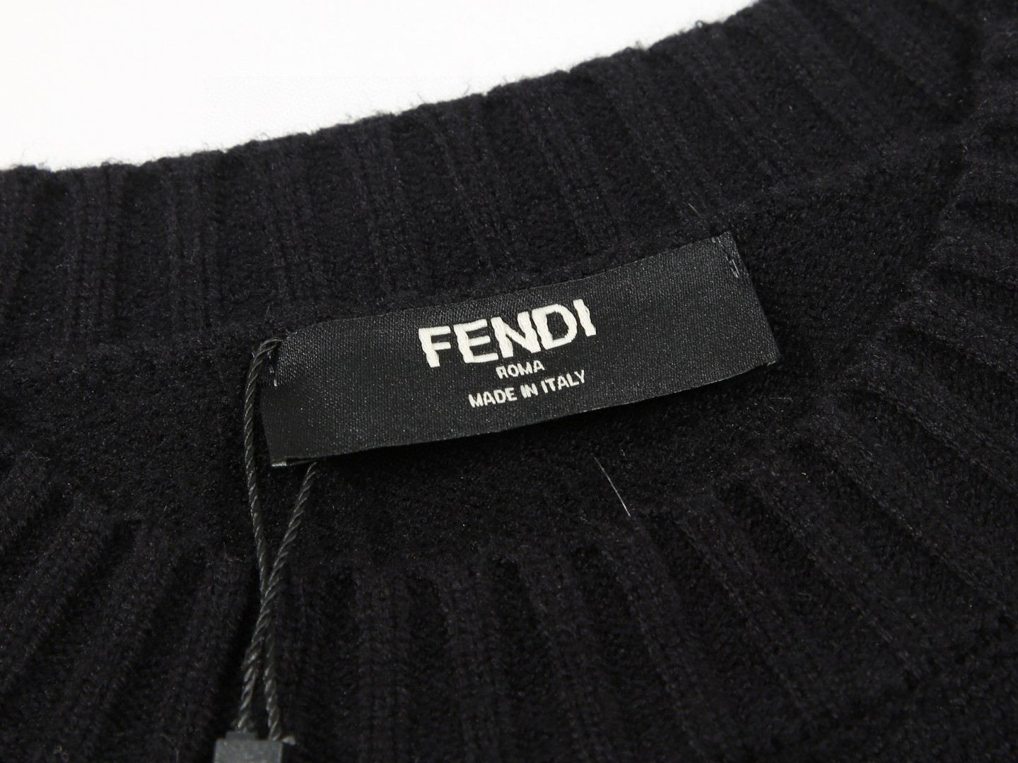 FENDI Logo Sweater with Floral Embroidery in Black and White, S-XL Sizes - 图片 7