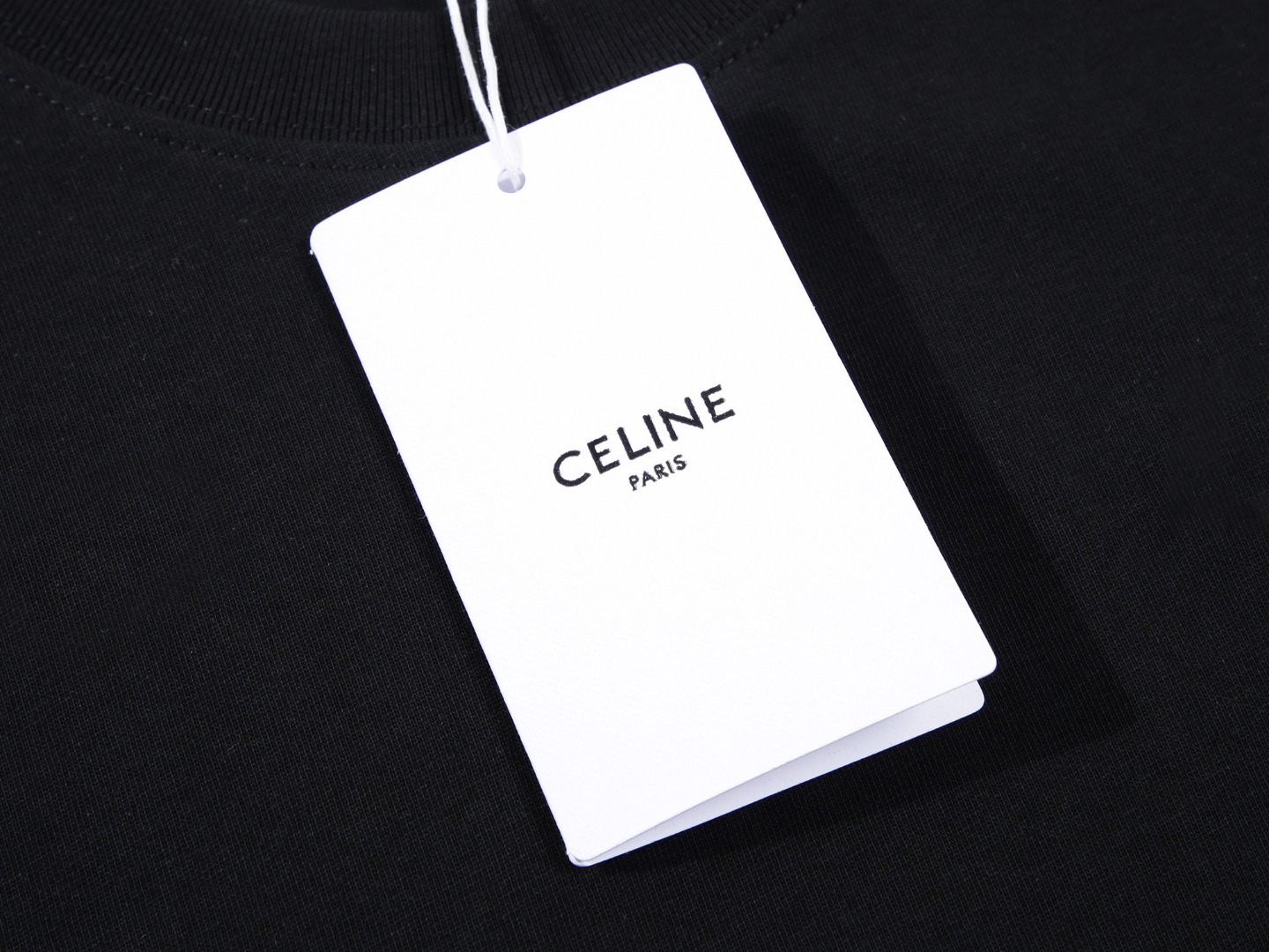 NO:125457,Celin*Celin Embroidered Double C Letter Short Sleeve T-shirt *Customized 280g cotton fabric, soft fabric, skin-friendly and comfortable *Front pressed letter logo * Very simple and atmospheric version. Whether it is the comfort of the upper body, it is incomparable, interpreting your luxury and taste, and creating your fashionable charm. The washing method is recommended to dry cleaning or wrap the back of the laundry bag, which is separate cold water and dry naturally!  Men and women white black S-XL,,celine,celine,T-shirt,tees,t-shirt,alexander wang19860909Celin*赛琳 刺绣双C字母短袖T恤 *定制280克全棉面料,面料柔软,亲肤舒适 *前幅压胶字母标识 *非常简约大气的一款 无论是上身舒适度都是无可比拟的存在,诠释你的奢华与品位,打造你的时尚风情魅力所在. 洗涤方式建议干洗或包裹洗衣袋反面单独冷水快速机洗自然晾干！ 男女同款 白色 黑色 S-XL,,celine,celine,T-shirt,tees，t-shirt,alexander wang,Men's clothing