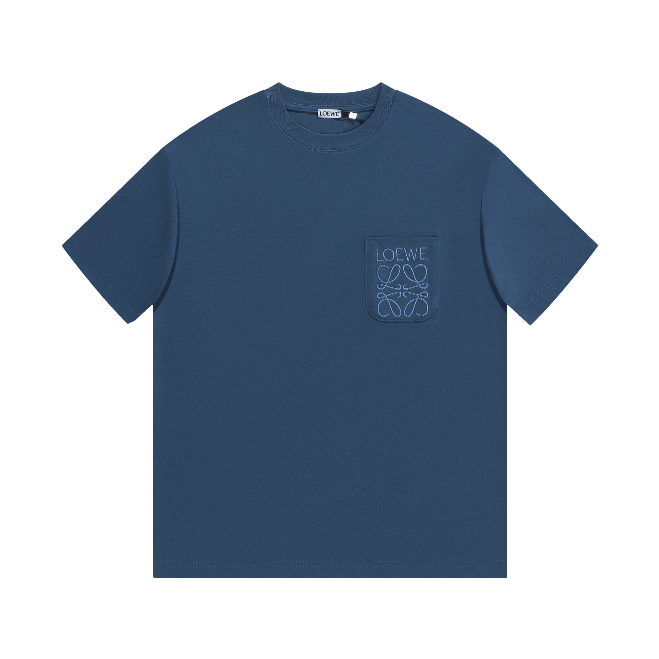 NO:125469,LOEWE New pocket embroidered short-sleeved T-shirt * Customized 280g cotton fabric, soft and comfortable in the skin * Very simple and atmospheric. Whether it is the comfort of the upper body, it is incomparable, interpreting your luxury and taste, and creating your fashionable charm. The washing method is recommended to dry cleaning or wrapping the back of the laundry bag with cold water and dry naturally!  Men and women White Black Blue S-XL,,loewe,loewe,T-shirt,tees,t-shirt,alexander wang19860909LOEWE 罗意威 新款口袋刺绣短袖T恤 *定制280克全棉面料,面料柔软,亲肤舒 *非常简约大气的一款 无论是上身舒适度都是无可比拟的存在,诠释你的奢华与品位,打造你的时尚风情魅力所在. 洗涤方式建议干洗或包裹洗衣袋反面单独冷水快速机洗自然晾干！ 男女同款 白色 黑色 蓝色 S-XL,,loewe,loewe,T-shirt,tees，t-shirt,alexander wang,Men's clothing