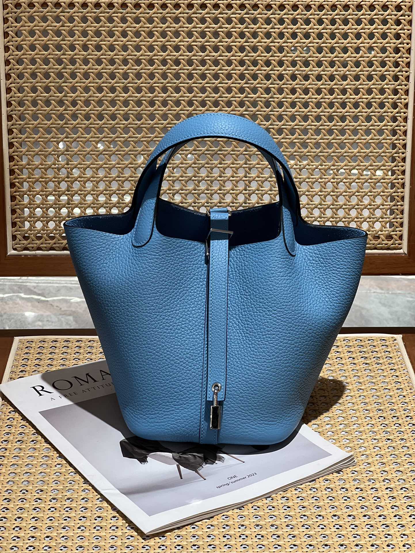 NO:811751,Vegetable basket 18 TC cowhide northern blue all steel hardware wax wire production gold and silver buckle, Hermes, hermes, cowhide, Hermes,19860909菜篮子18 TC牛皮 北方蓝 全钢五金 蜡线制作 金银扣,爱马仕,hermes,cowhide,Hermes,,Bag