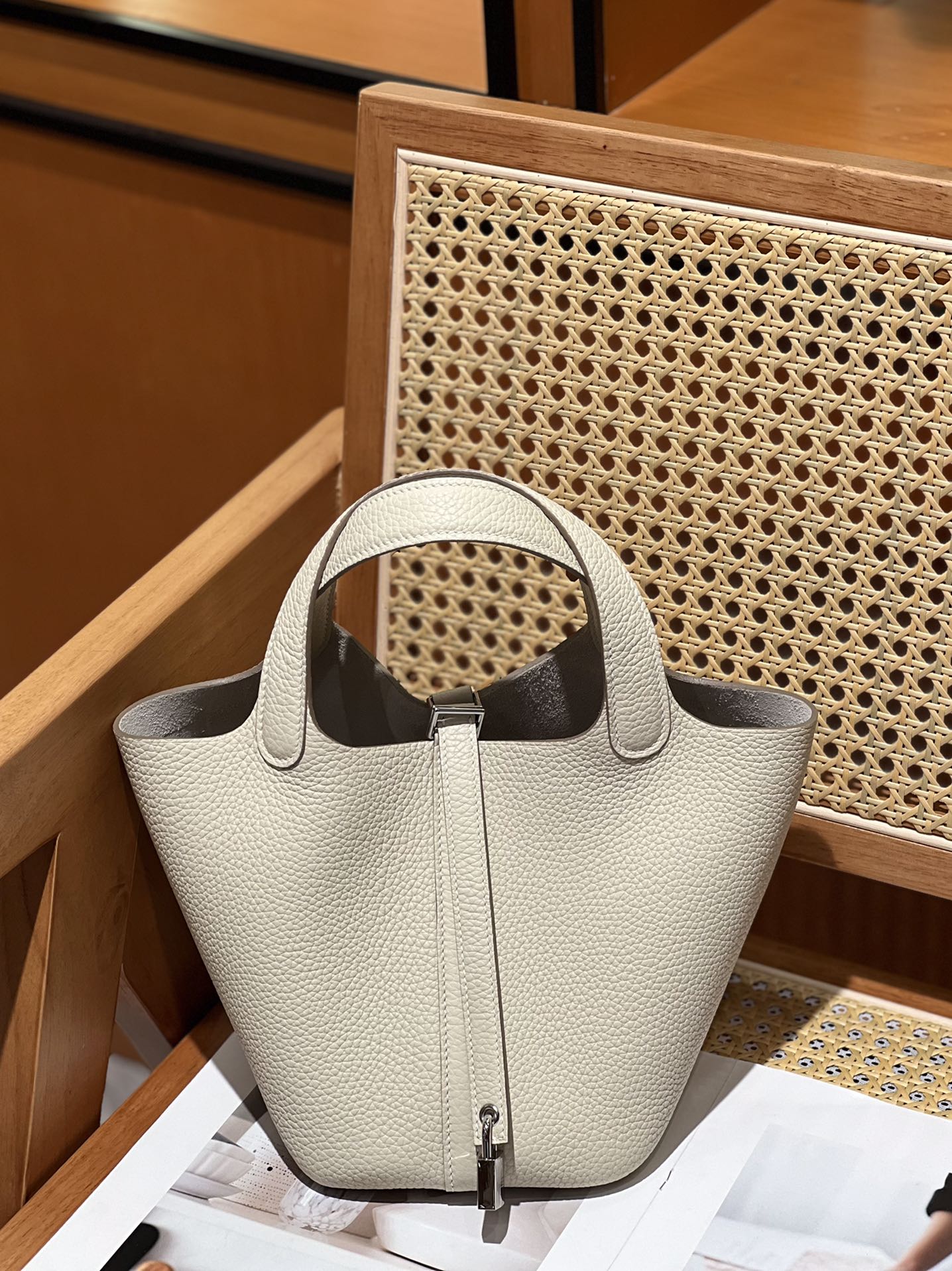 NO:811708,Vegetable basket 18 TC leather milkshake platinum silver buckle all steel hardware wax thread production, Hermes, hermes, Hermes,19860909菜篮子18 TC皮 奶昔白金银扣 全钢五金 蜡线制作,爱马仕,hermes,Hermes,,Bag