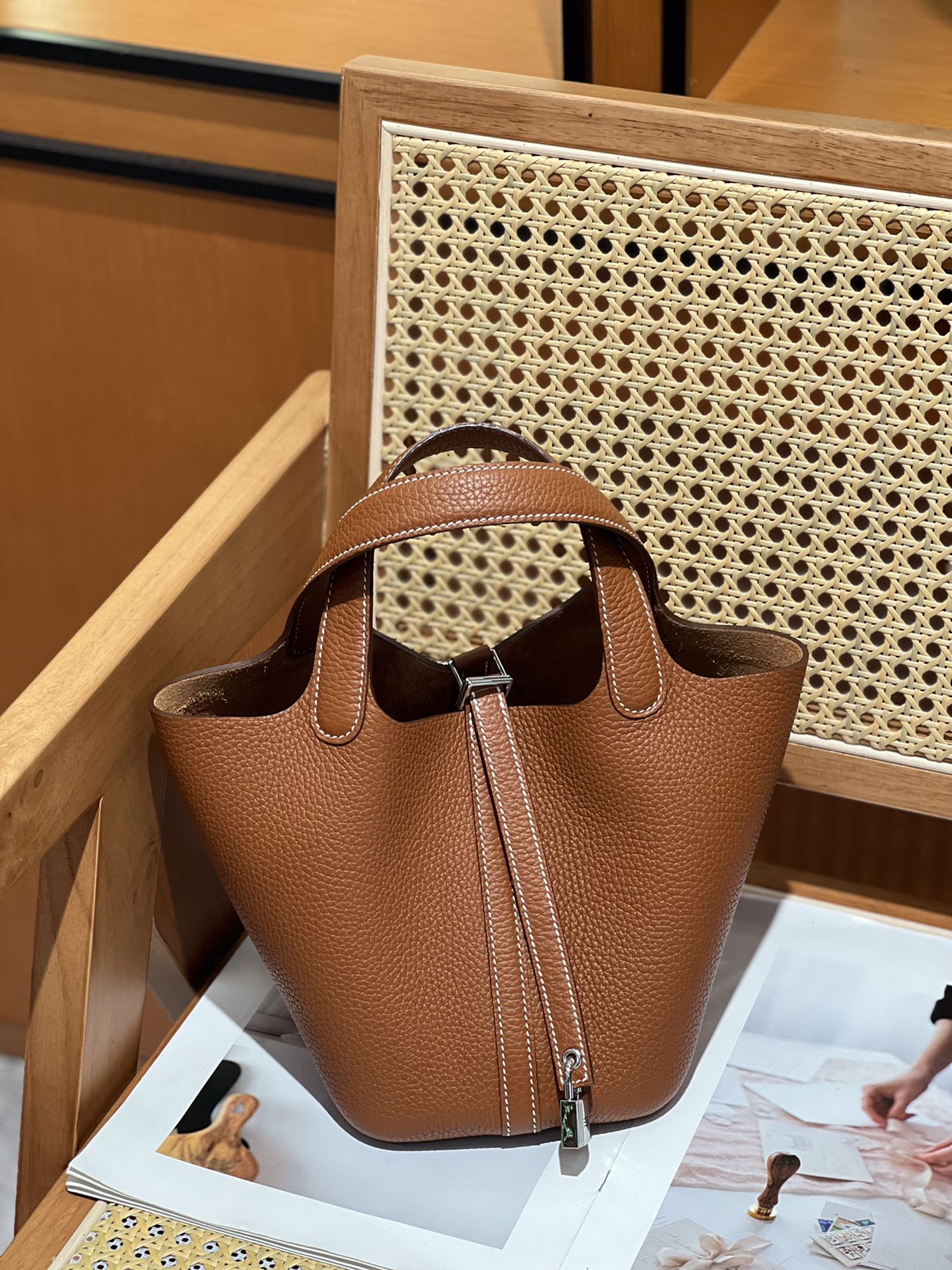 NO:811715,Vegetable basket 18 TC leather, gold brown gold and silver buckle, all steel hardware, wax thread production, Hermes, hermes, Hermes,19860909菜篮子18 TC皮 金棕金银扣 全钢五金 蜡线制作,爱马仕,hermes,Hermes,,Bag