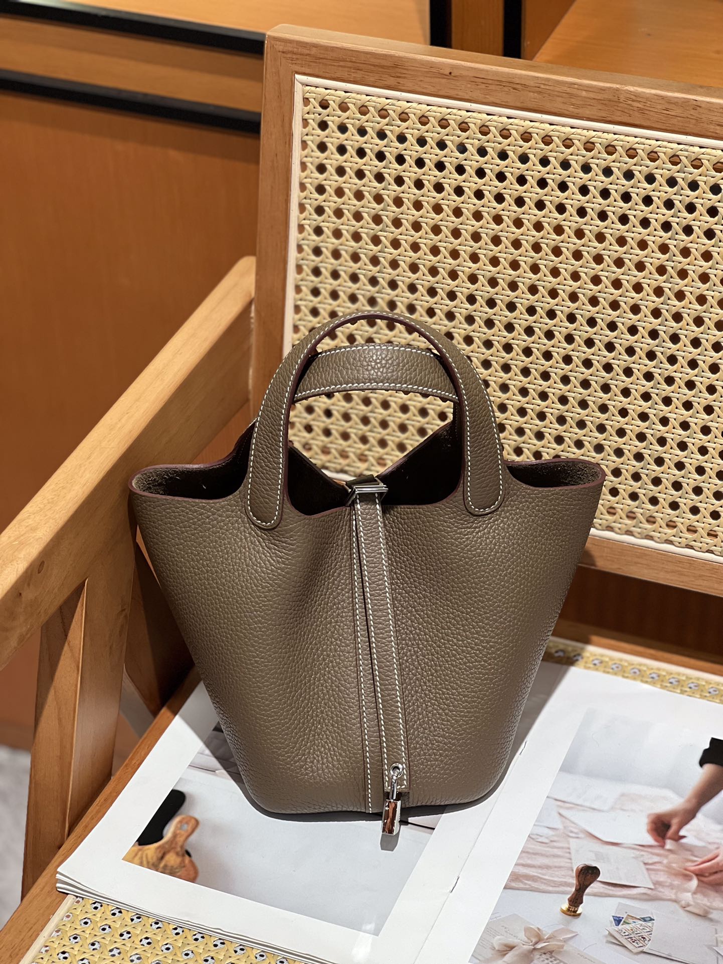 NO:811709,Vegetable basket 18 TC leather elephant gray gold and silver buckle all steel hardware wax wire production, Hermes, hermes, Hermes,19860909菜篮子18 TC皮 大象灰金银扣 全钢五金 蜡线制作,爱马仕,hermes,Hermes,,Bag