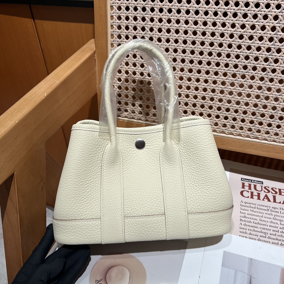 NO:699979,Full leather mini garden bag 25 years latest K-engraved size 23x16×10cm Tc leather milkshake white wax thread Garden arty garden bag HERMES Hermes, Hermes, hermes, hermes, Hermes,19860909全皮mini花园包 25年最新K刻 尺寸23x16×10cm Tc皮 奶昔白 蜡线 Garden arty 花园包 HERMES 爱马仕,爱马仕,hermes,hermes,Hermes,,Bag