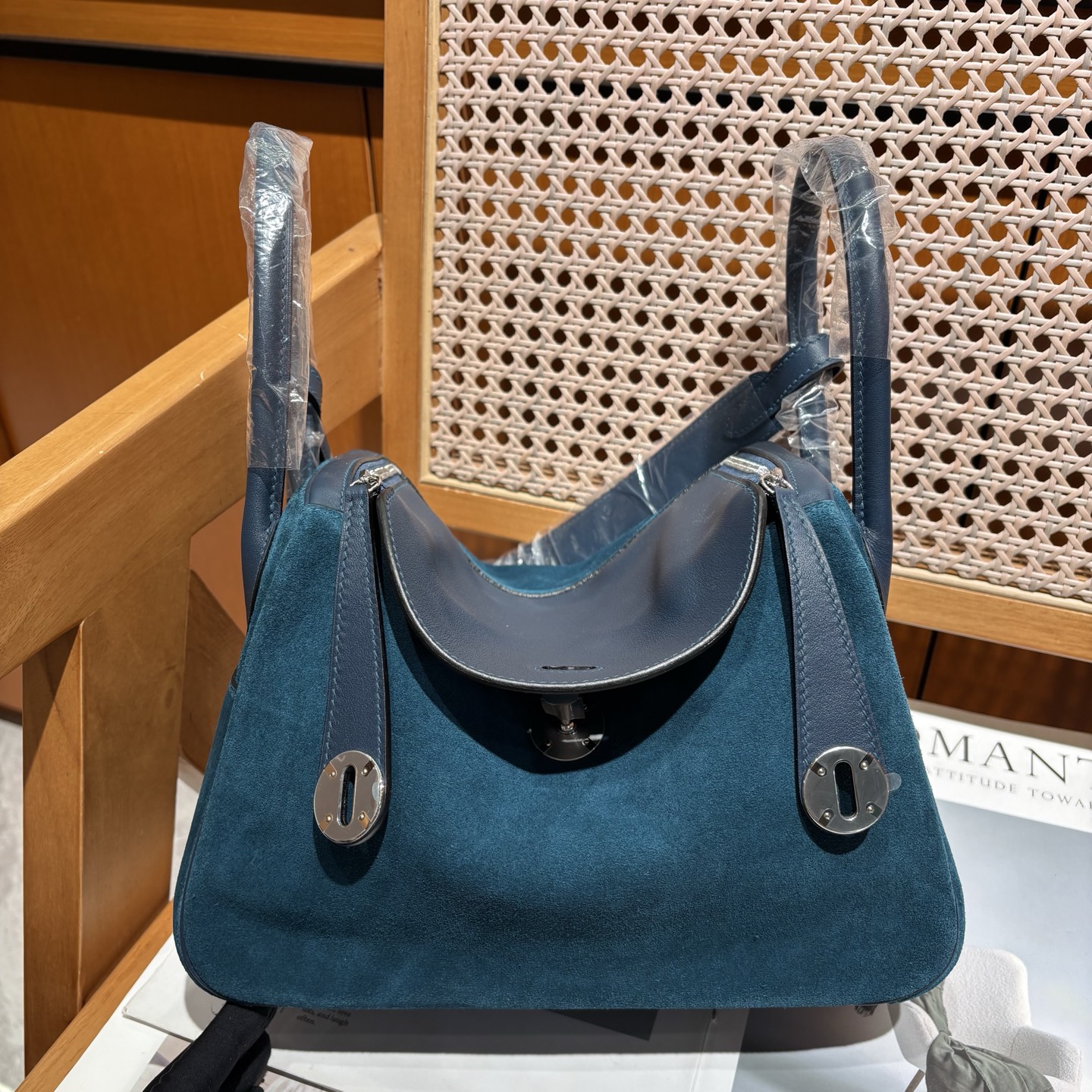 NO:700454,Lindy26 suede and swift leather blue,Hermes,hermes,stuart weitzman,chamois leather,Hermes,19860909Lindy26 麂皮拼swift皮 蓝色,爱马仕,hermes,stuart weitzman,chamois leather,Hermes,,Bag