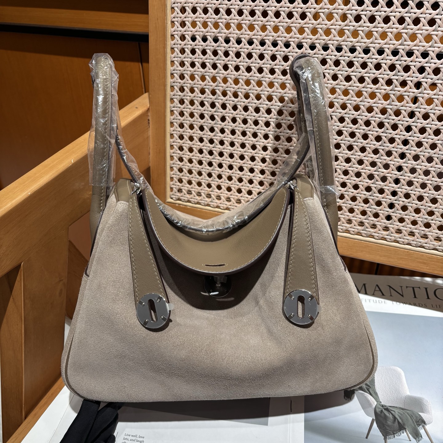 NO:700451,Lindy26 suede and swift leather elephant gray,Hermes,hermes,stuart weitzman,chamois leather,Hermes,19860909Lindy26 麂皮拼swift皮 大象灰,爱马仕,hermes,stuart weitzman,chamois leather,Hermes,,Bag