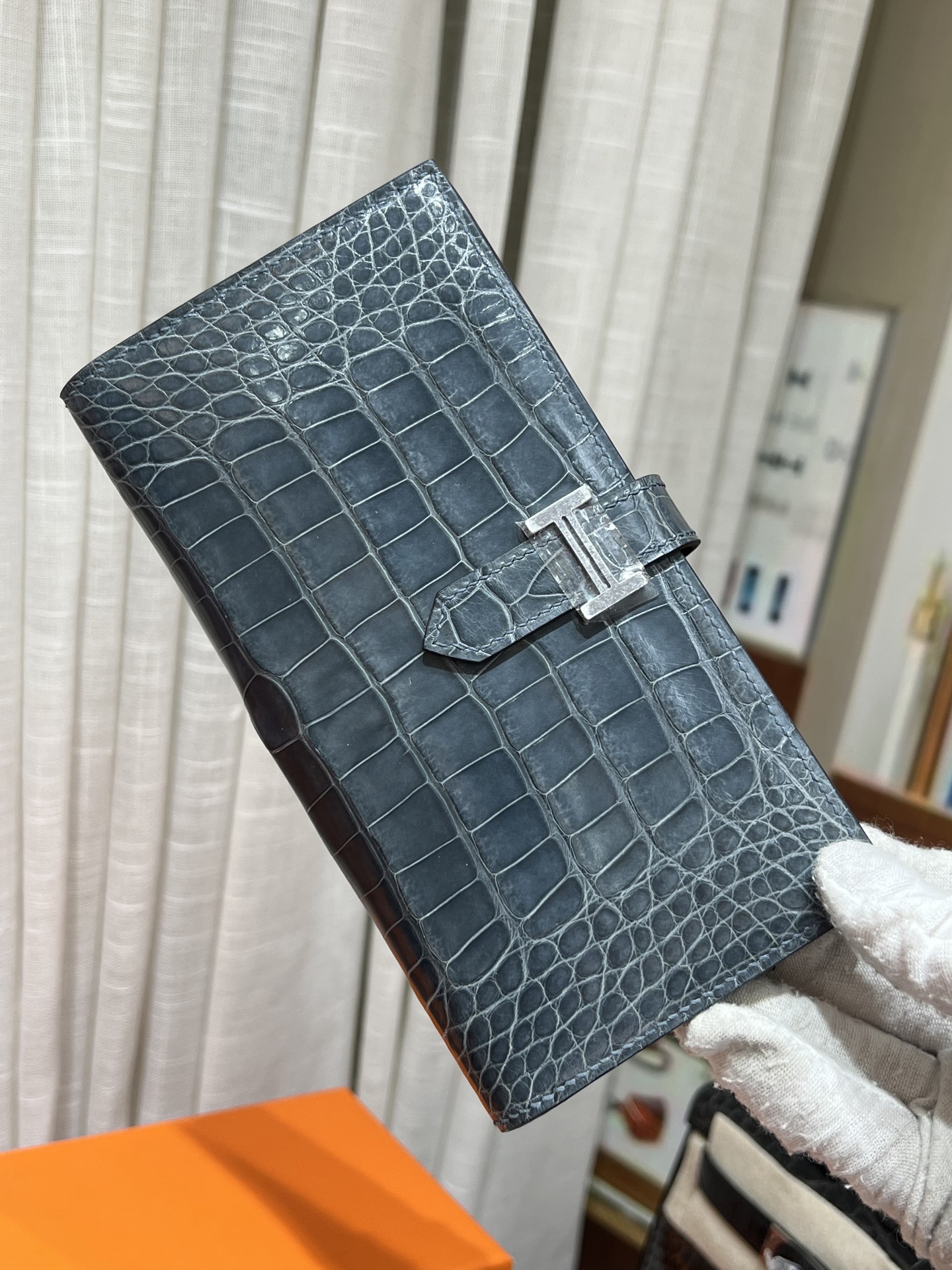 NO:852300,H buckle Bean wallet, imported American crocodile skin!  Hand-sewn with beeswax thread!  Size 17.5, 9, 2 available from stock, Hermes, hermes, crocodile skin, Hermes,19860909H扣Bean钱夹,进口美洲鳄鱼皮！蜜蜡线手工缝制！尺寸17.5,9,2 现货供应,爱马仕,hermes,crocodile skin,Hermes,,Bag