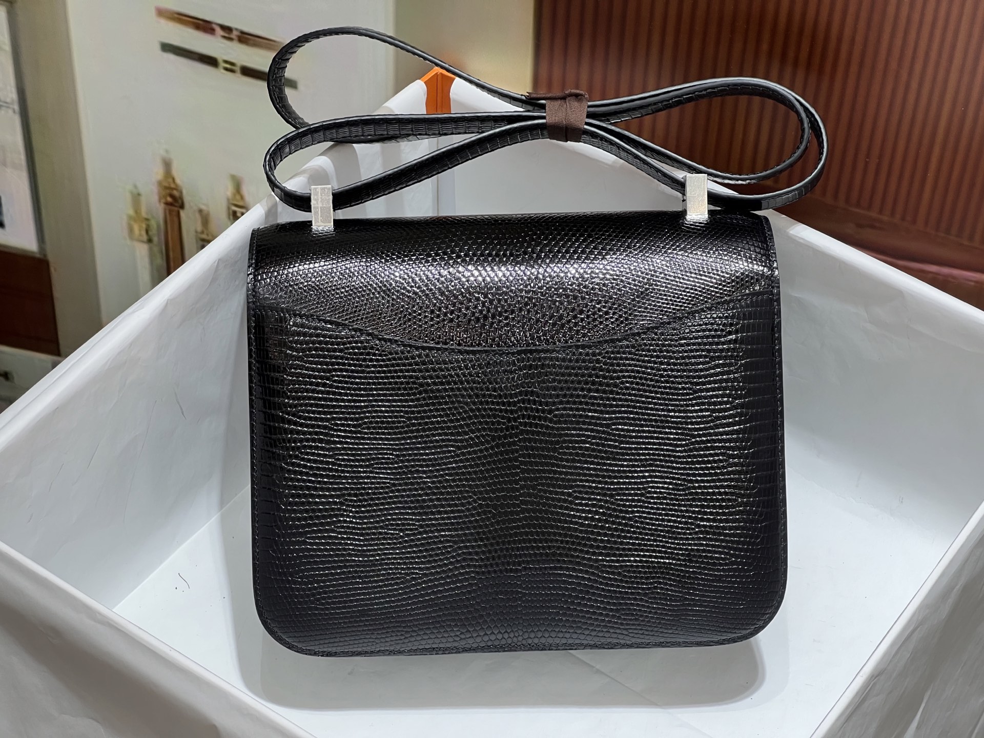 黑色银扣 新出🆕
康康24CM.hcp进口原厂蜥蜴皮 蜡线手缝 现货实拍