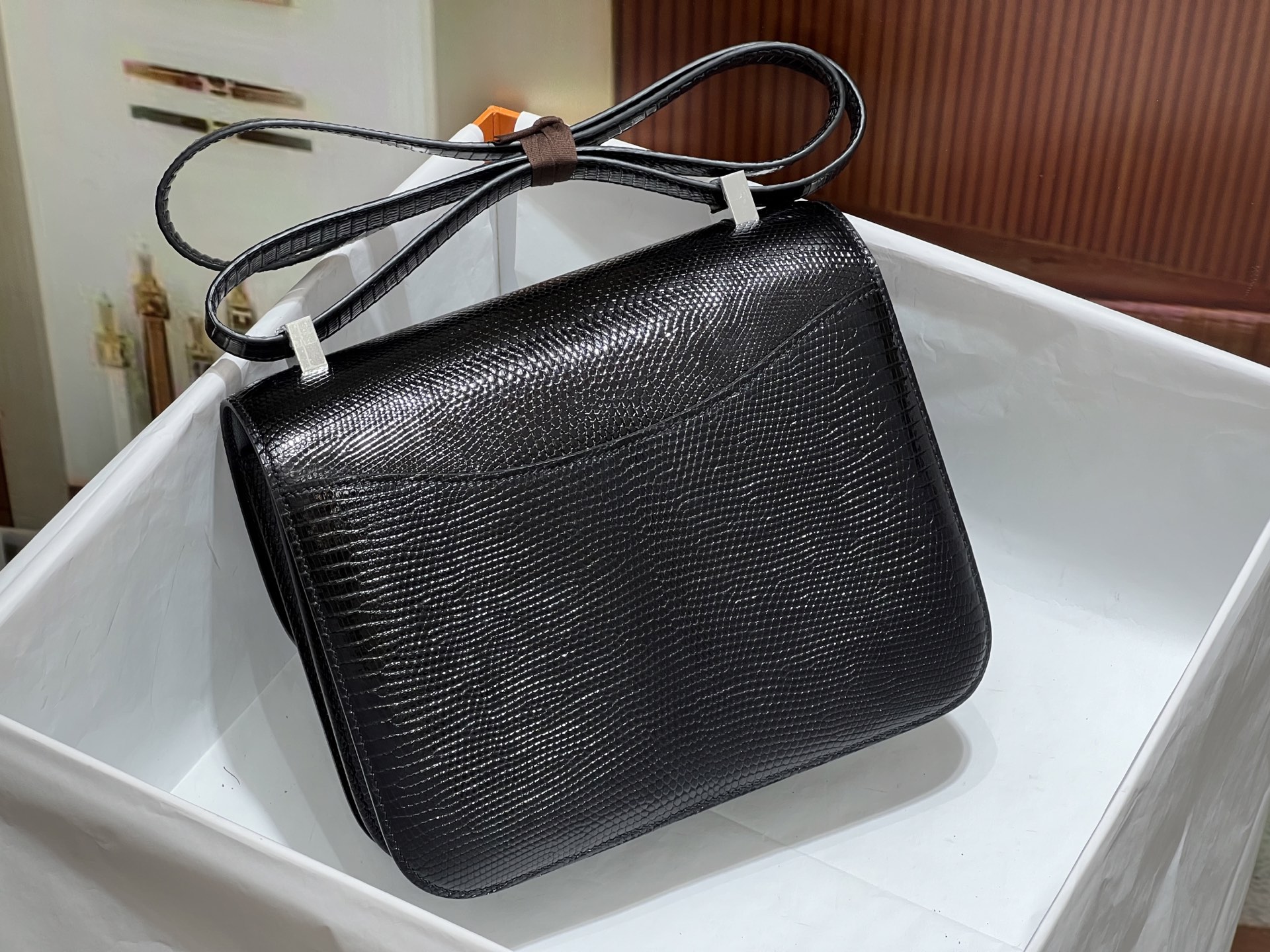 黑色银扣 新出🆕
康康24CM.hcp进口原厂蜥蜴皮 蜡线手缝 现货实拍