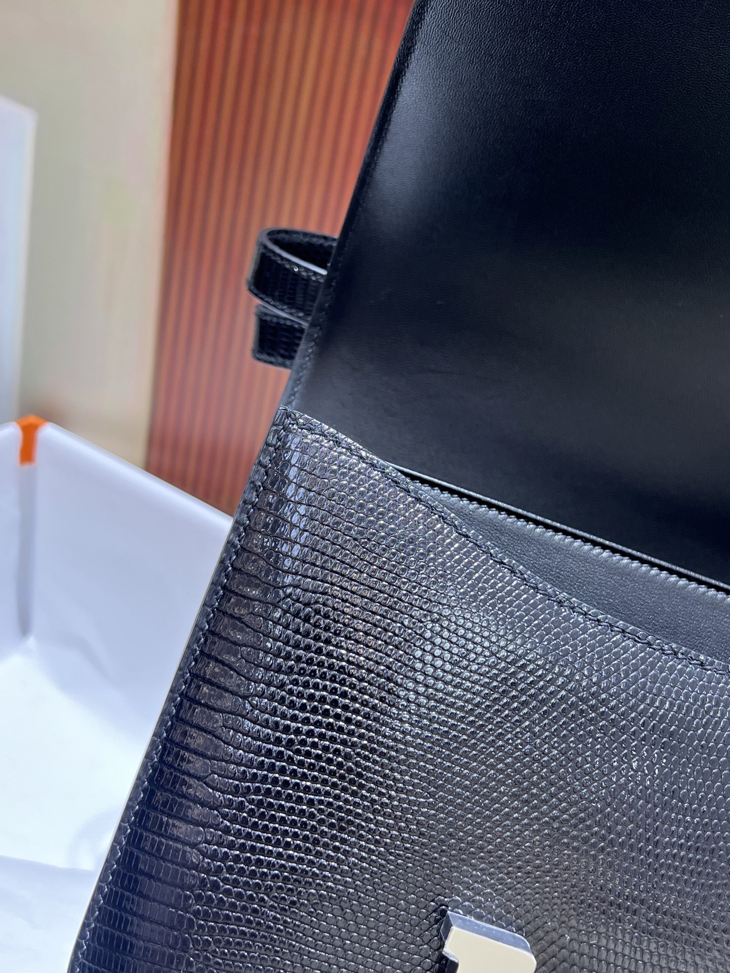 黑色银扣 新出🆕
康康24CM.hcp进口原厂蜥蜴皮 蜡线手缝 现货实拍