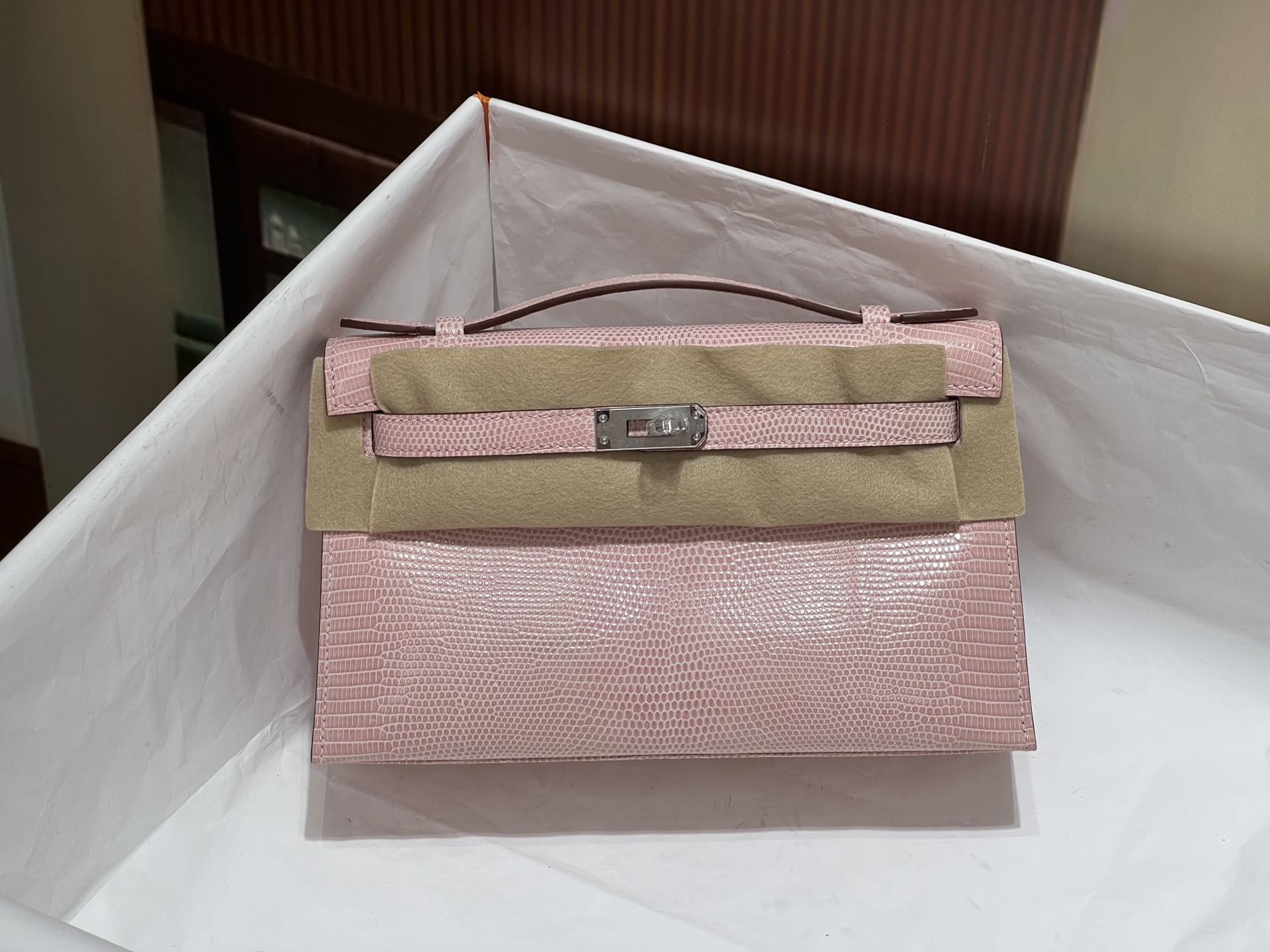 NO:699970,Kaili Generation 22CM full set of hand-made nails hc imported lizard skin real shot gold buckle 5 pieces of skin to make a bag texture and leather surface are super beautiful top hand sewing craftsmanship, Hermes, Hermes, Hermes,19860909凯丽一代22CM 全套手工钉 hc进口蜥蜴皮 实拍金扣 5张皮 做一个包 纹理和皮面都超级漂亮 顶级手缝工艺,爱马仕,hermes,Hermes,,Bag