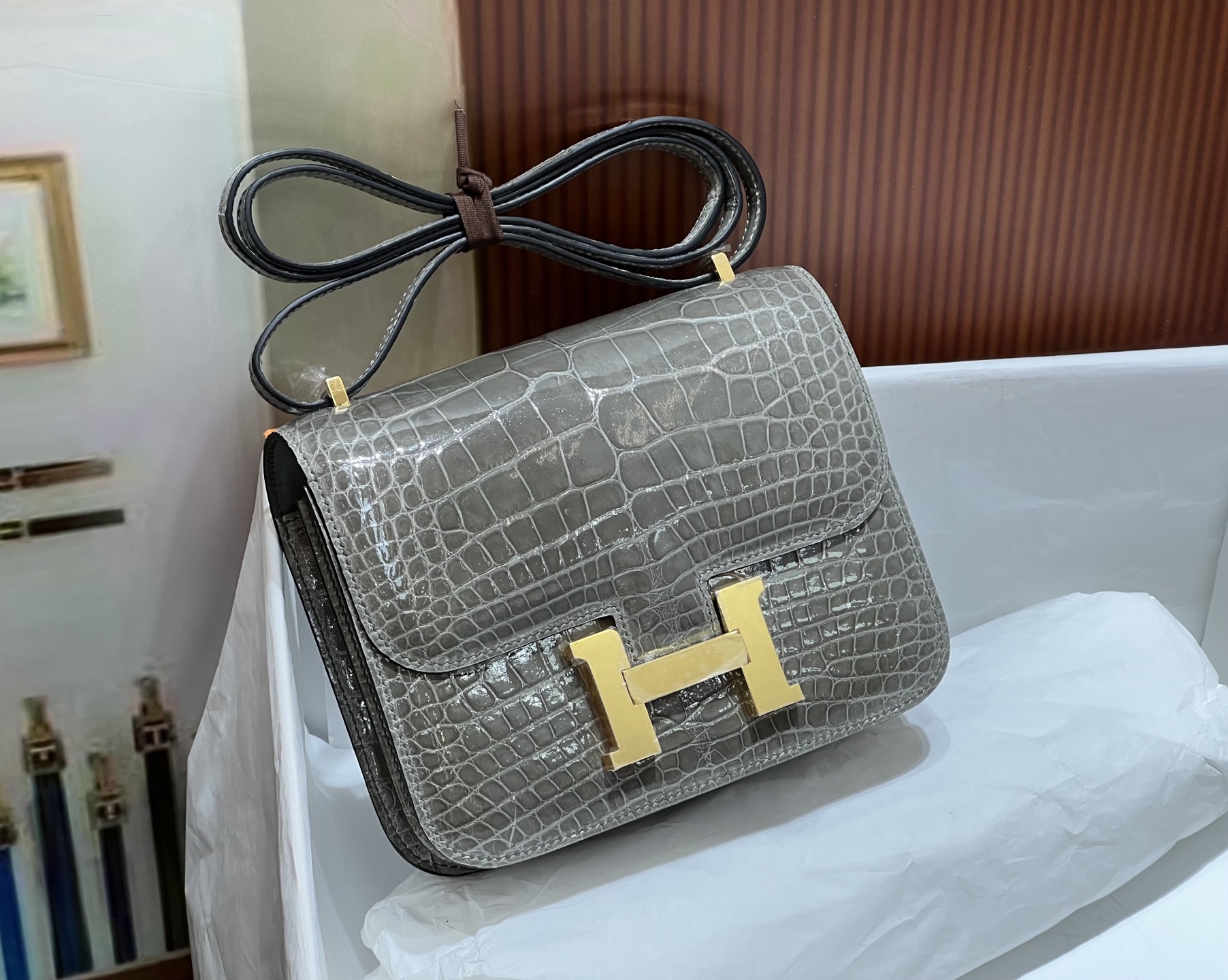 NO:851657,Kangkang 19CM. Gold buckle Hc imported American crocodile, imported high-gloss American crocodile skin, hand-sewn with top wax thread!  Real shot texture,Hermes,hermes,crocodile skin,Hermes,19860909康康19CM. 金扣 Hc进口美洲鳄,进口高光美洲鳄鱼皮,顶级蜡线手工缝制！实拍纹理,爱马仕,hermes,crocodile skin,Hermes,,Bag