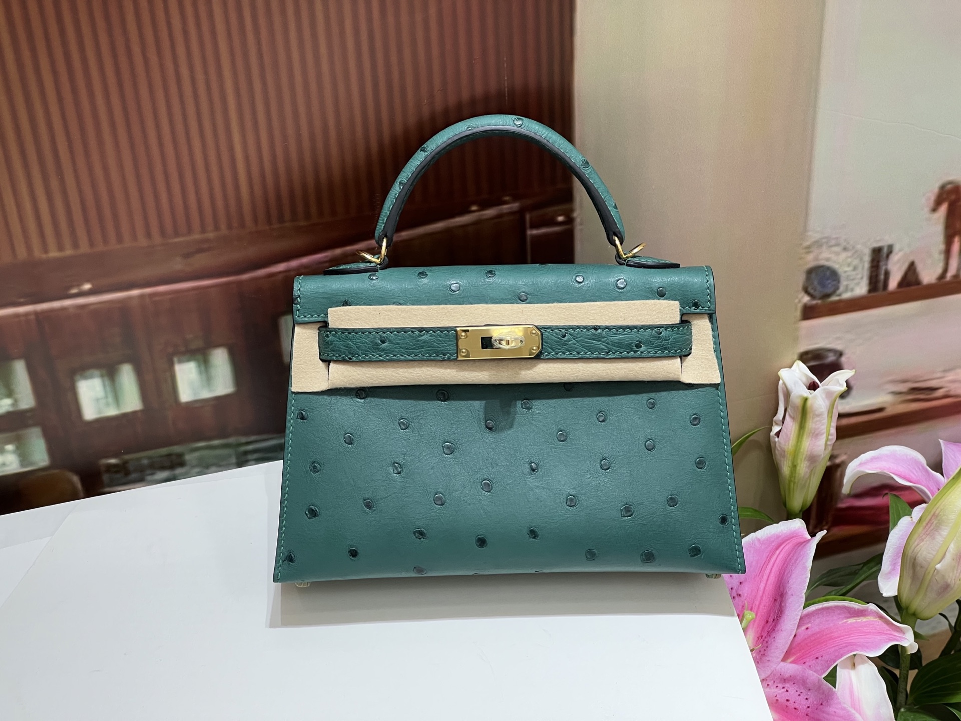 NO:699489,Kelly second generation 19CM emerald gold buckle, KK ostrich skin imported from South Africa, good leather visible, top hand sewing, full set of hand-made nails, real shot texture, Hermes, hermes, ostrich skin, Hermes,19860909Kelly二代19CM 祖母绿金扣 南非进口kk鸵鸟皮 好皮质看得见 顶级手缝 全套手工钉实拍现货纹理,爱马仕,hermes,ostrich skin,Hermes,,Bag