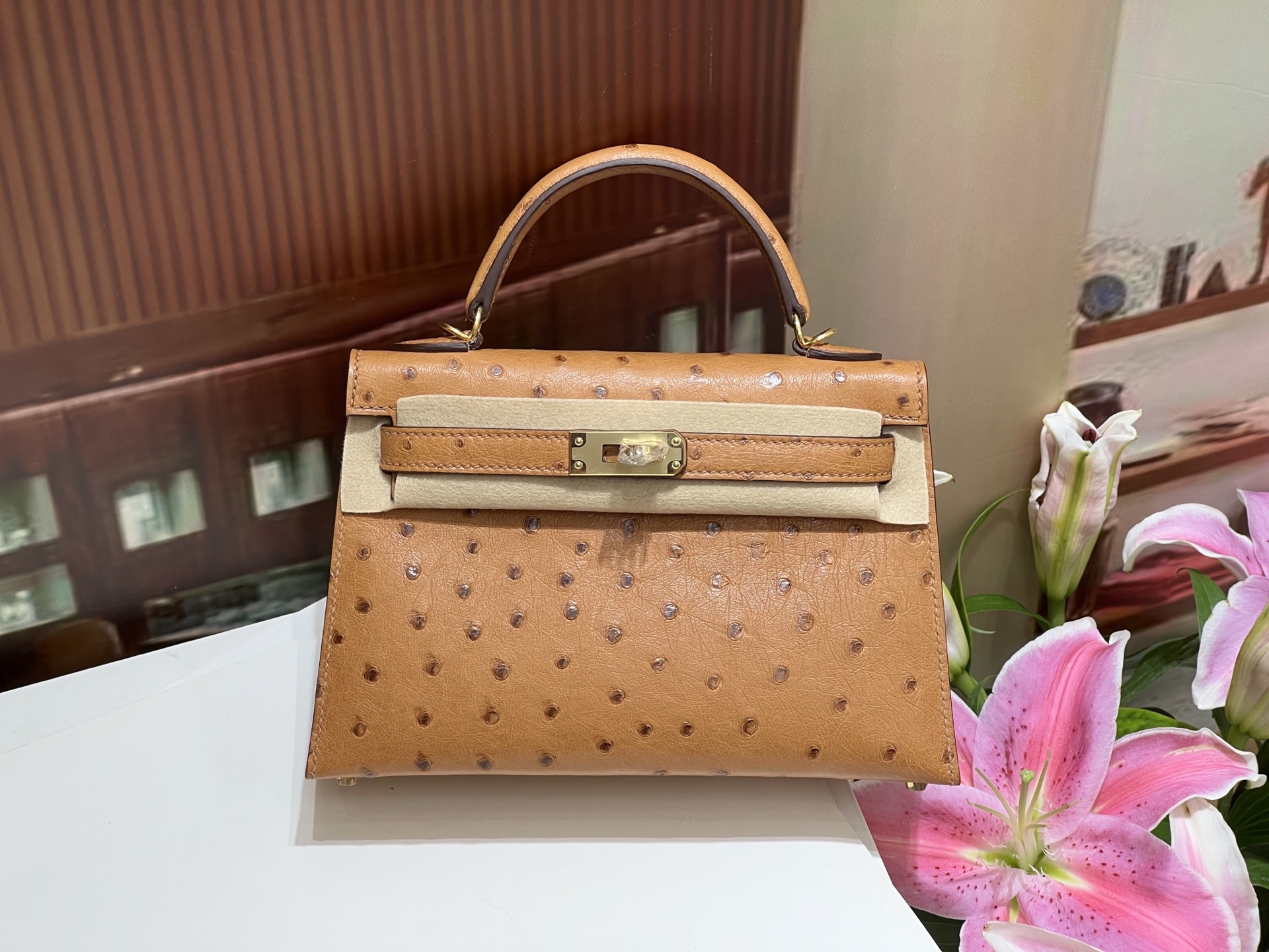 NO:699473,Kelly second generation 19CM golden brown gold buckle, KK ostrich leather imported from South Africa, top hand sewing, full set of hand-made nails, real shot texture, Hermes, hermes, ostrich skin, Hermes,19860909Kelly二代19CM 金棕色金扣 南非进口kk鸵鸟皮 顶级手缝 全套手工钉实拍现货纹理,爱马仕,hermes,ostrich skin,Hermes,,Bag