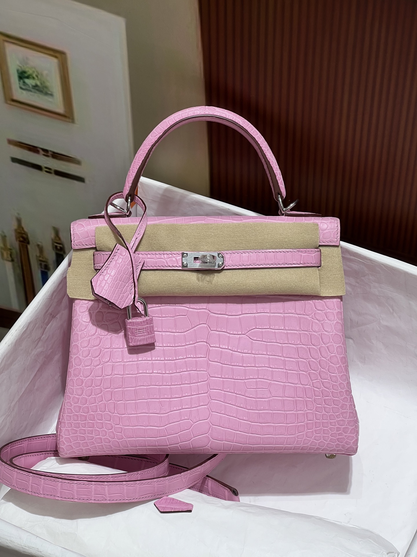 NO:700671,Kelly 25CM. Silver buckle, imported crocodile, pure water-dyed crocodile leather, pure hand-stitched wax thread, hand-stitched in stock, inverted V series, full set of hand-nailed, Hermes, Hermes, Hermes,19860909凯莉25CM.银扣 进口湾鳄 纯水染湾鳄皮料 纯手缝蜡线手缝现货实拍 倒V 系列 全套手打钉,爱马仕,hermes,Hermes,,Bag