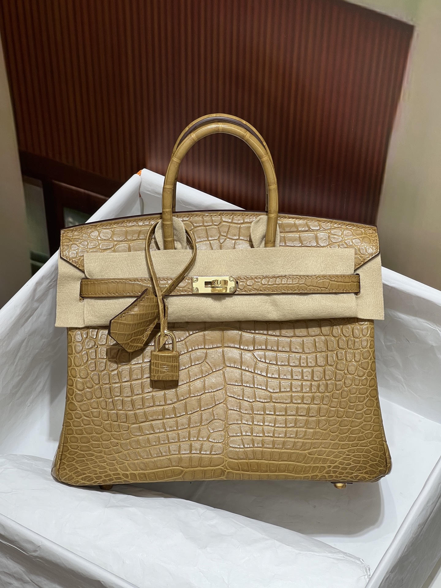 NO:700642,Platinum 25CM. Gold buckle. Hc imported crocodile, pure water dyed. 3 pieces of leather, Z-print, hand-sewn with wax thread!  Pure steel hardware!  Full set of handmade nails,Hermes,hermes,Hermes,19860909铂金25CM.金扣 Hc进口湾鳄,纯水染 3张皮对版Z 蜡线手工缝制！纯钢五金！全套手工钉,爱马仕,hermes,Hermes,,Bag