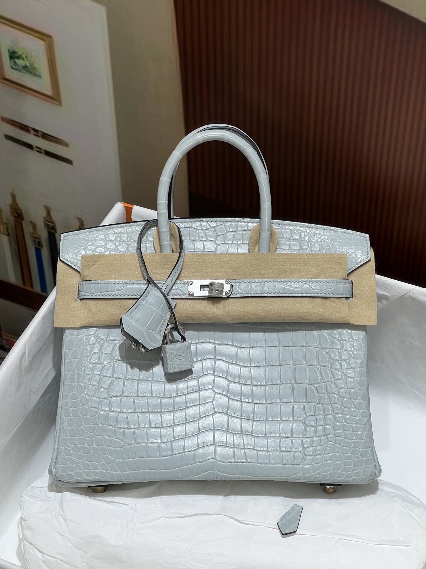 NO:700646,Platinum 25CM. Silver buckle, haze blue, Hc imported crocodile, pure water dyeing, 3 pieces of leather to Z version, hand-sewn with wax thread!  Pure steel hardware!  Full set of handmade nails,Hermes,hermes,Hermes,19860909铂金25CM.银扣 雾霾蓝 Hc进口湾鳄,纯水染 3张皮对版Z 蜡线手工缝制！纯钢五金！全套手工钉,爱马仕,hermes,Hermes,,Bag