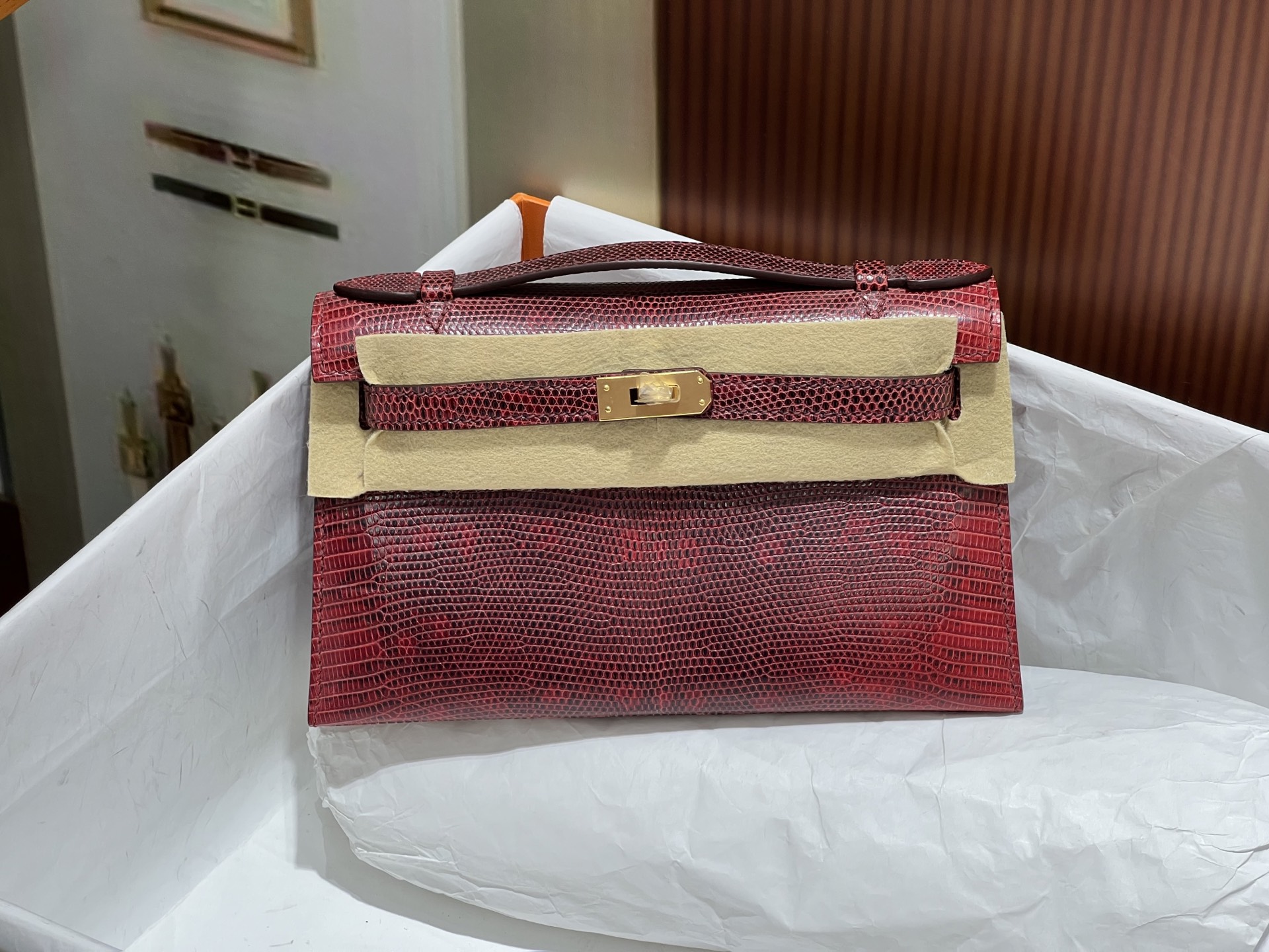 NO:699951,Kelly Generation 22CM. Gold buckle, lizard skin, real shot gold buckle, 5 pieces of skin, make a bag, the texture and leather surface are super beautiful, top hand sewing craftsmanship, Hermes, Hermes, Hermes,19860909凯莉一代22CM. 金扣  蜥蜴皮 实拍金扣 5张皮 做一个包 纹理和皮面都超级漂亮 顶级手缝工艺,爱马仕,hermes,Hermes,,Bag