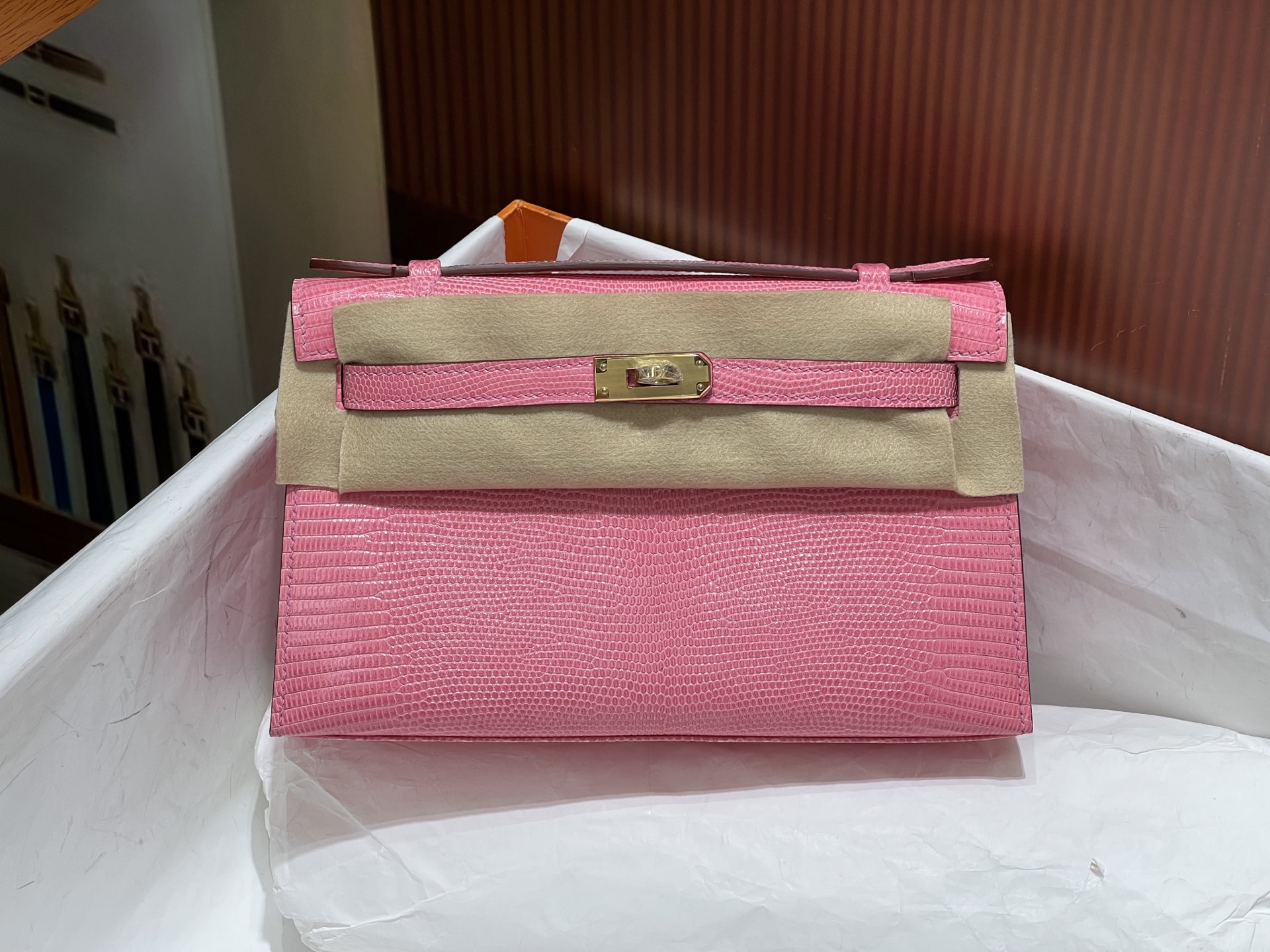 NO:699967,Kaili Generation 22CM full set of hand-made nails hc imported lizard skin real shot gold buckle 5 pieces of skin to make a bag texture and leather surface are super beautiful top hand sewing craftsmanship, Hermes, Hermes, Hermes,19860909凯丽一代22CM 全套手工钉 hc进口蜥蜴皮 实拍金扣 5张皮 做一个包 纹理和皮面都超级漂亮 顶级手缝工艺,爱马仕,hermes,Hermes,,Bag