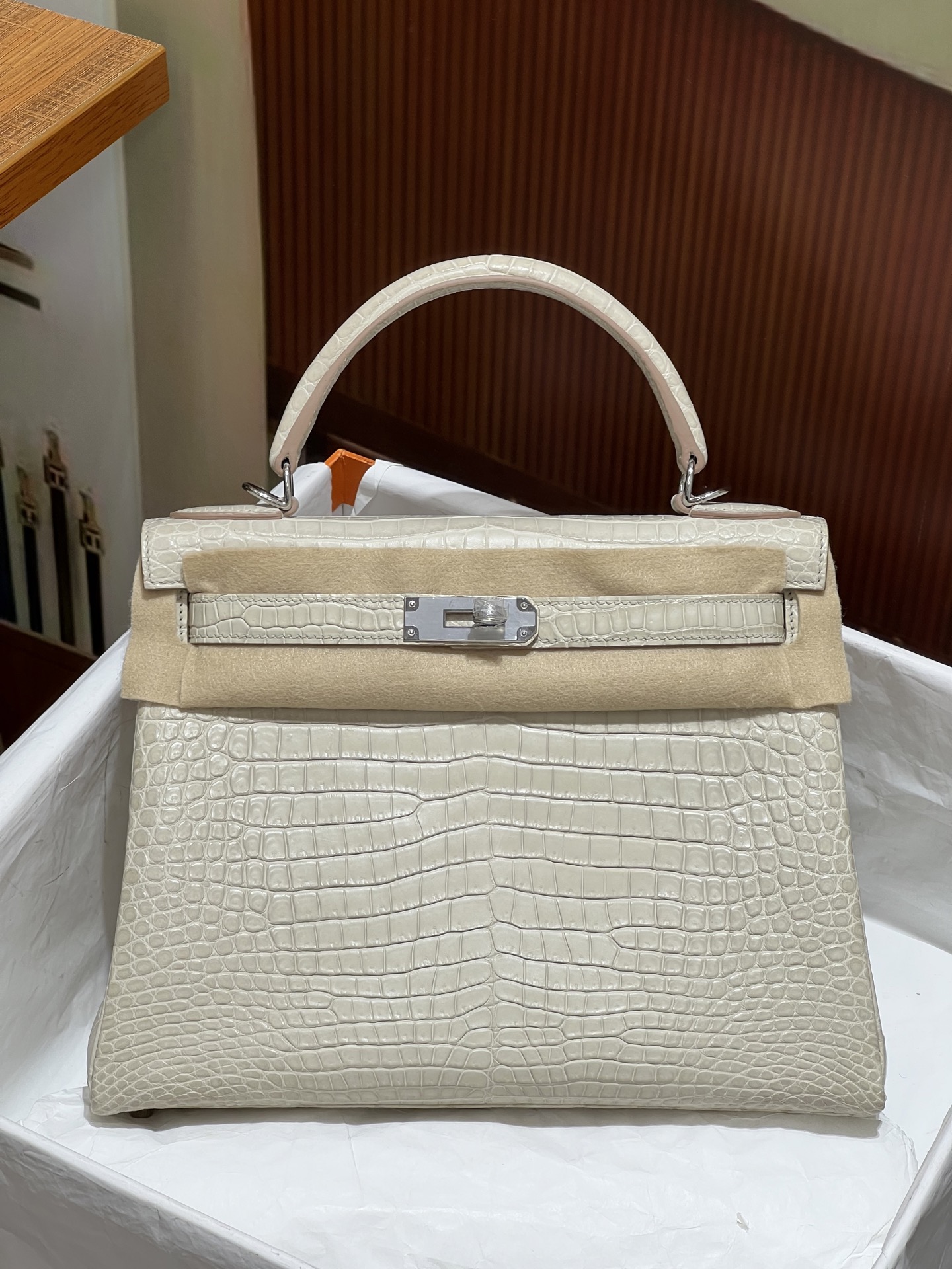 NO:700674,Kelly 28CM. Silver buckle Hc imported crocodile, real shot, new release, version Z, top hand sewing craftsmanship, Hermes, hermes, Hermes,19860909凯丽Kelly 28CM.银扣 Hc进口湾鳄实拍现货 新出 对版Z 顶级手缝工艺,爱马仕,hermes,Hermes,,Bag