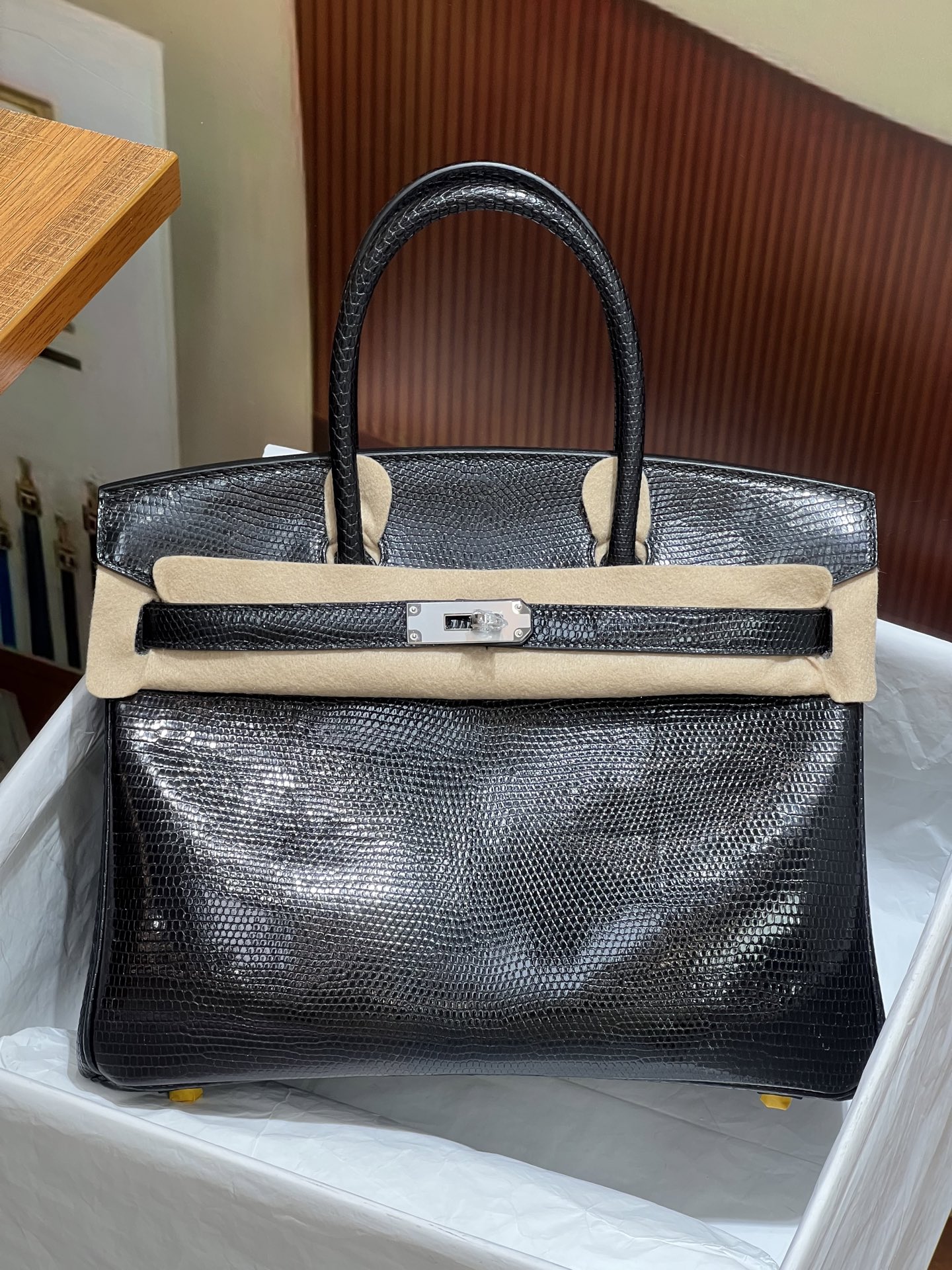 NO:699947,Platinum 30CM. Black hc imported lizard skin, real shot silver buckle, 5 pieces of skin, make a bag, the texture and leather surface are super beautiful, top hand sewing craftsmanship, Hermes, Hermes, Hermes,19860909铂金30CM. 黑色 hc进口蜥蜴皮 实拍银扣 5张皮 做一个包 纹理和皮面都超级漂亮 顶级手缝工艺,爱马仕,hermes,Hermes,,Bag