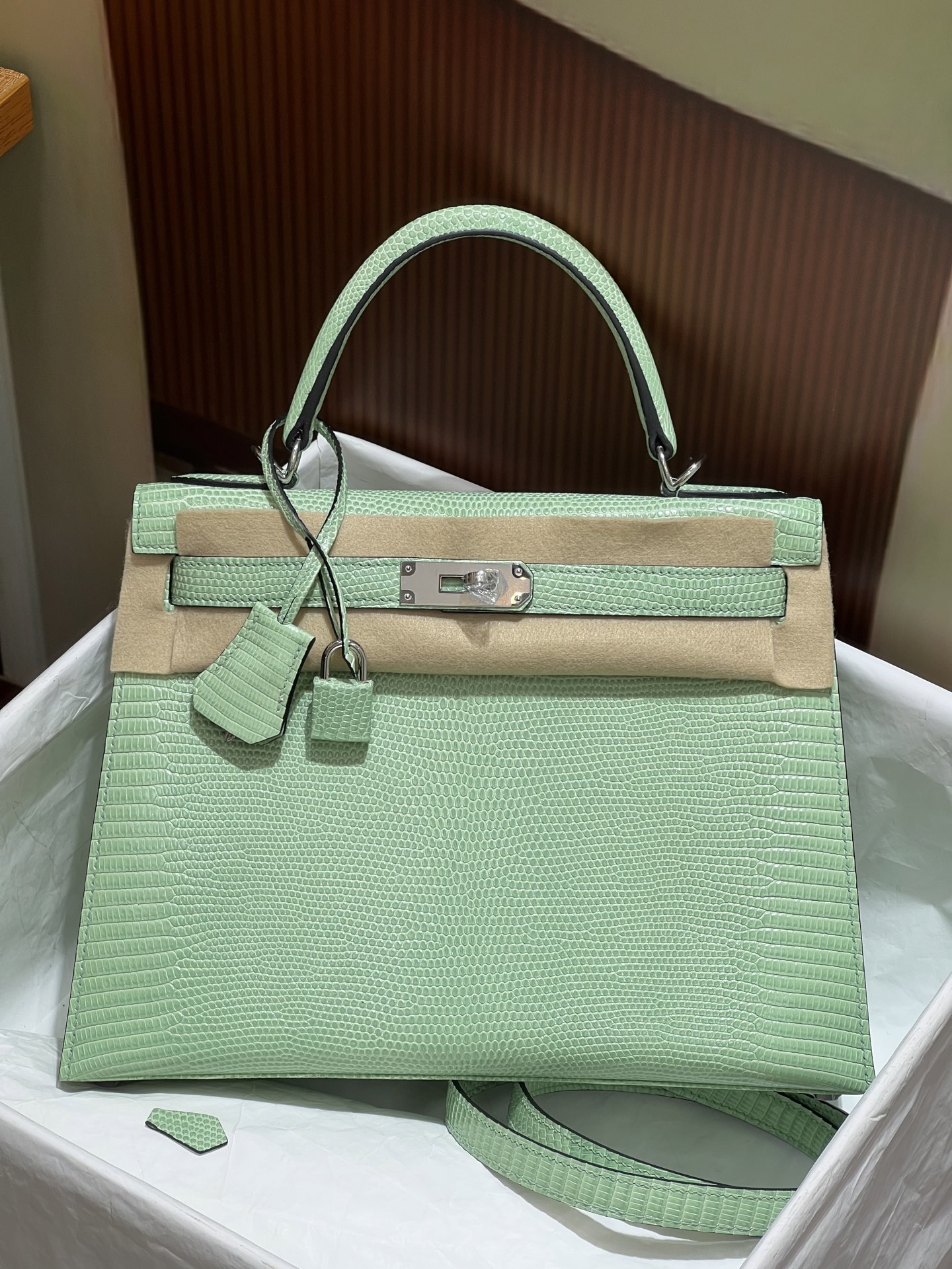 NO:812094,Kelly 28CM. Silver buckle Hc imported lizard real shot, new release, version Z, top hand sewing craftsmanship, Hermes, hermes, Hermes,19860909凯丽Kelly 28CM. 银扣 Hc进口蜥蜴实拍现货 新出 对版Z 顶级手缝工艺,爱马仕,hermes,Hermes,,Bag