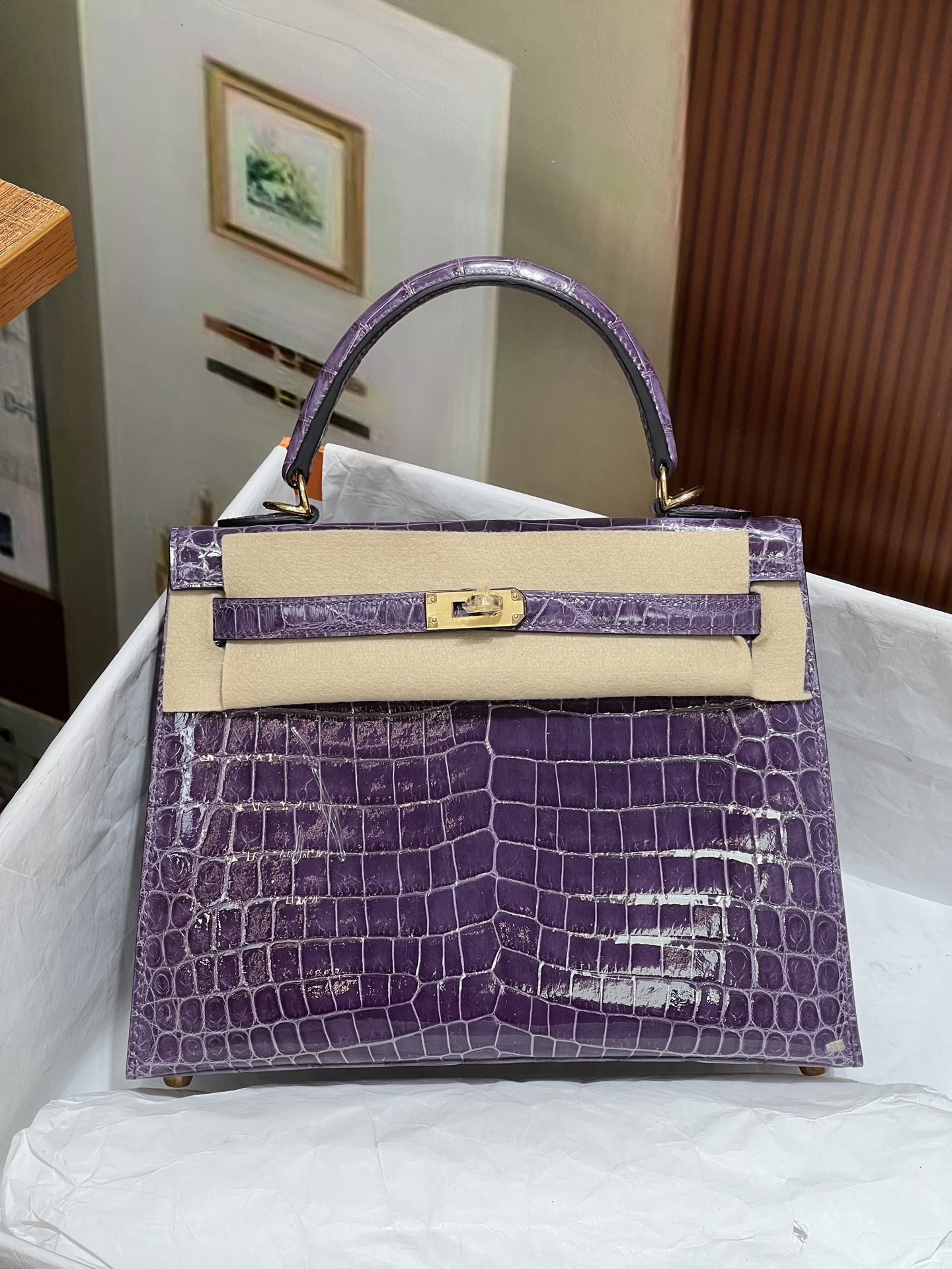 NO:700407,Kelly 25CM. Gold buckle, imported Nile crocodile high-gloss crocodile skin, real shot, 3 fish methods, newly released, version Z, top hand sewing craftsmanship, Hermes, hermes, crocodile skin, Hermes,19860909凯丽Kelly 25CM. 金扣 进口尼罗鳄高光鳄鱼皮实拍现货 3条鱼做法 新出 对版Z 顶级手缝工艺,爱马仕,hermes,crocodile skin,Hermes,,Bag