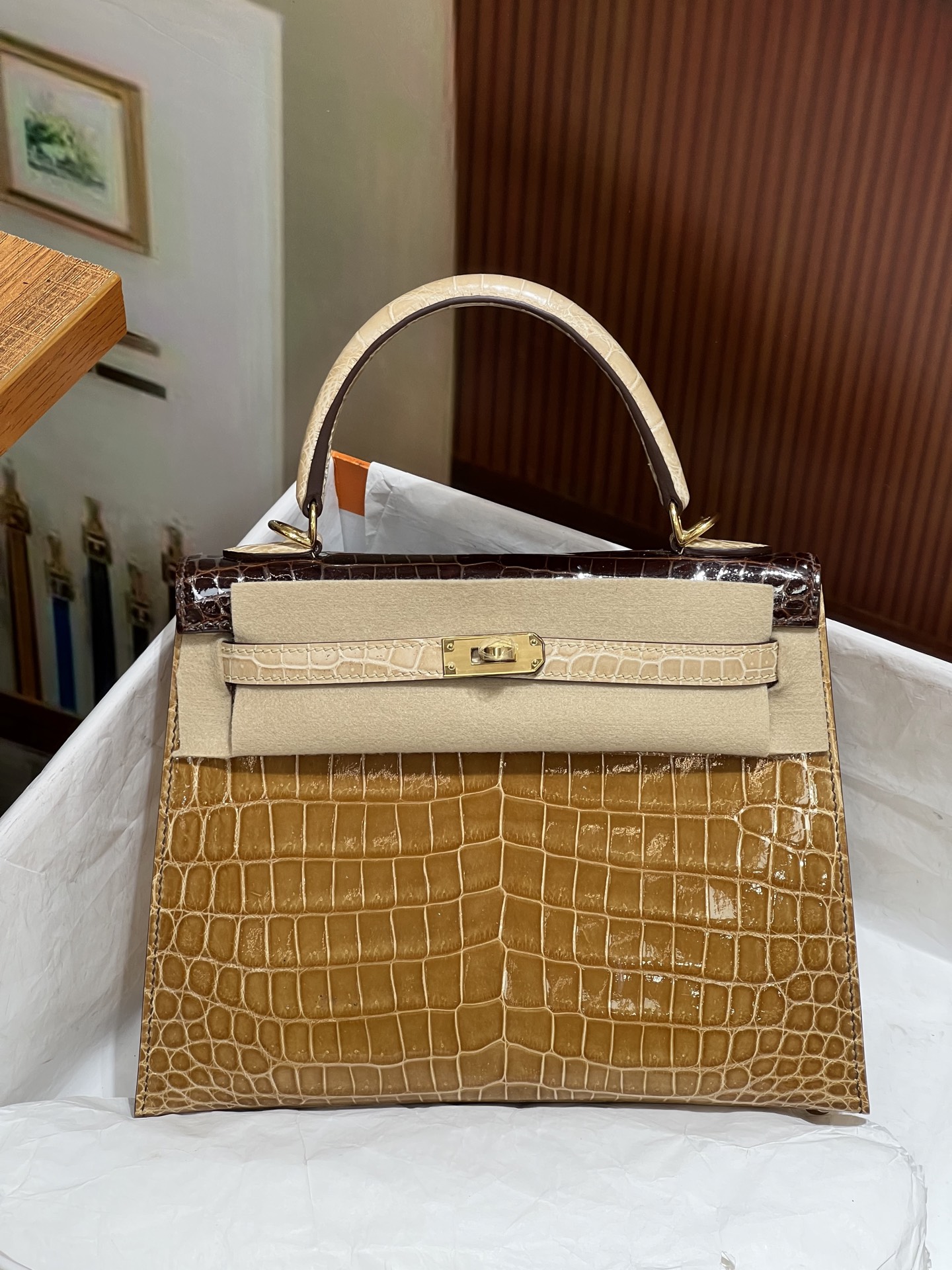 NO:700393,Kelly 25CM. Gold buckle, imported Nile crocodile high-gloss crocodile skin, real shot, 3 fish methods, newly released, version Z, top hand sewing craftsmanship, Hermes, hermes, crocodile skin, Hermes,19860909凯丽Kelly 25CM. 金扣 进口尼罗鳄高光鳄鱼皮实拍现货 3条鱼做法 新出 对版Z 顶级手缝工艺,爱马仕,hermes,crocodile skin,Hermes,,Bag