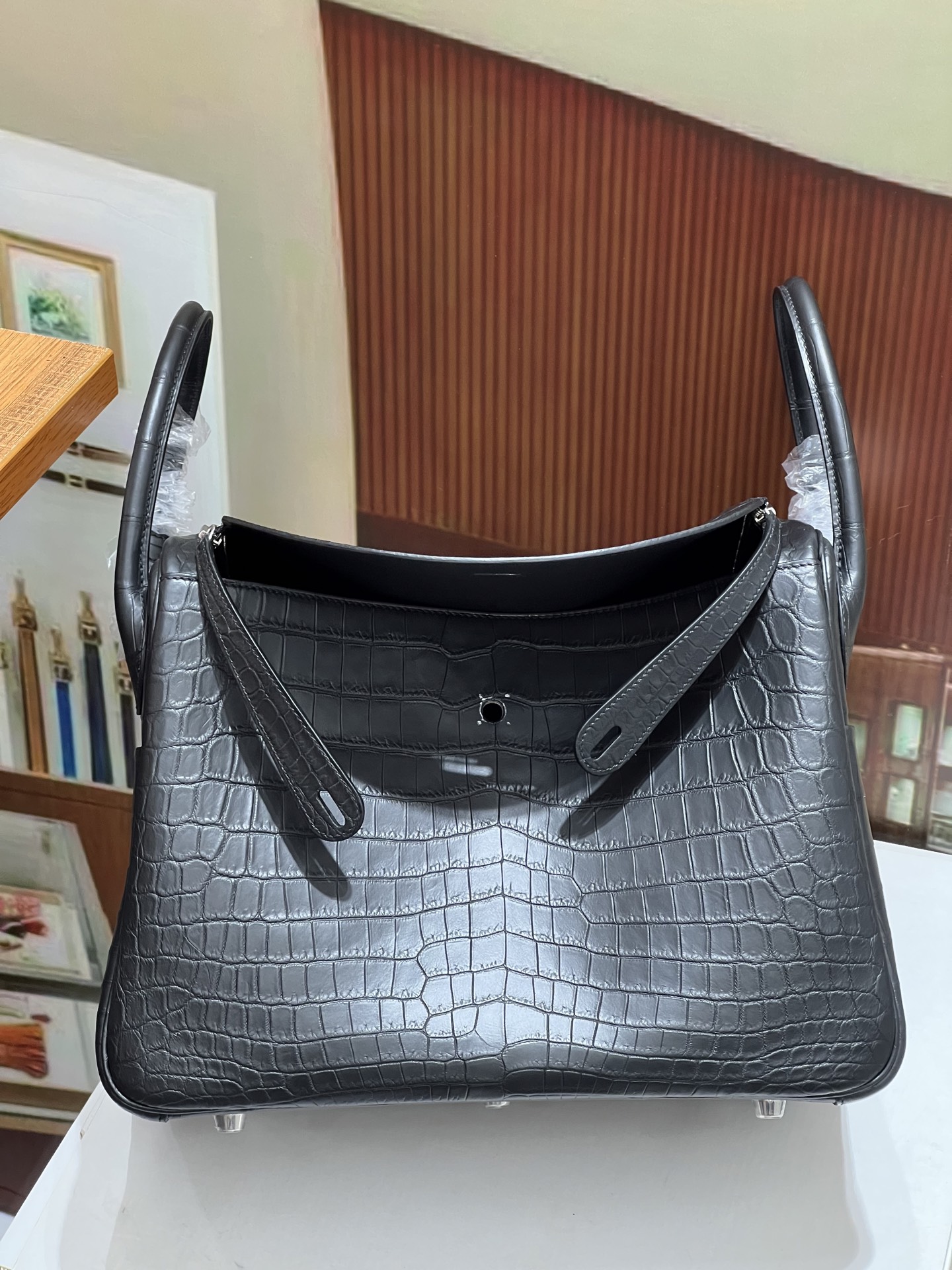 NO:717858,Lindy 34CM, black silver buckle, real photos of Nile crocodile imported from Singapore, 3 skin methods!  Matching counter!  Real shot texture,Hermes,hermes,Hermes,19860909琳迪34CM,黑色银扣 新加坡进口尼罗鳄实拍 3张皮做法！对版专柜！实拍纹理,爱马仕,hermes,Hermes,,Bag