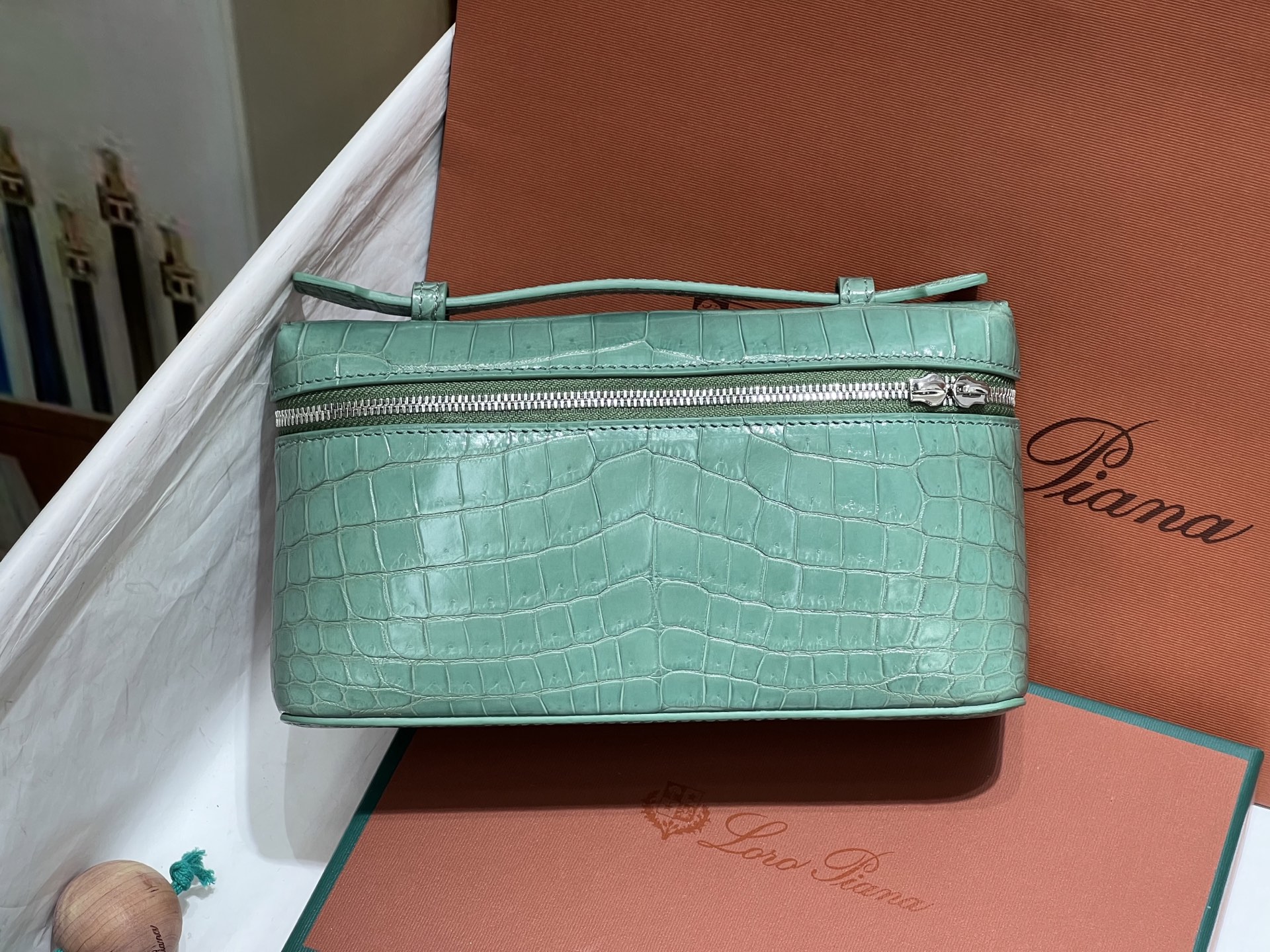 NO:700242,Lunch box bag L imported Nile crocodile skin imported original leather version Z real shot ready stock supply, Hermes, hermes, loro piana, crocodile skin, Hermes,19860909饭盒包 L 进口尼罗鳄鱼皮 进口原厂皮 对版Z 实拍现货供应,爱马仕,hermes,loro piana,crocodile skin,Hermes,,Bag