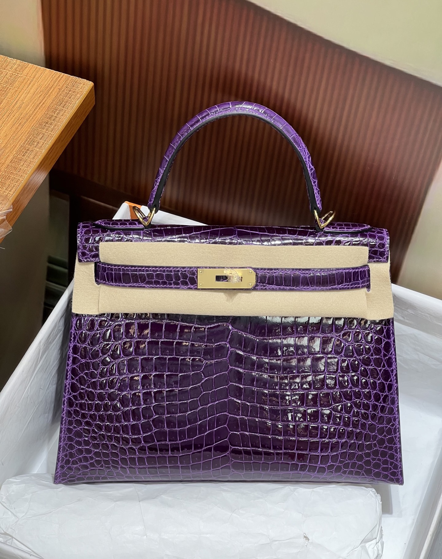 NO:700676,Kelly 28CM. Gold buckle Hc imported crocodile real shot, new release, three leather pairs Z, top hand sewing craftsmanship, Hermes, Hermes, Hermes,19860909凯丽Kelly 28CM. 金扣 Hc进口湾鳄实拍现货 新出 三张皮对版Z 顶级手缝工艺,爱马仕,hermes,Hermes,,Bag