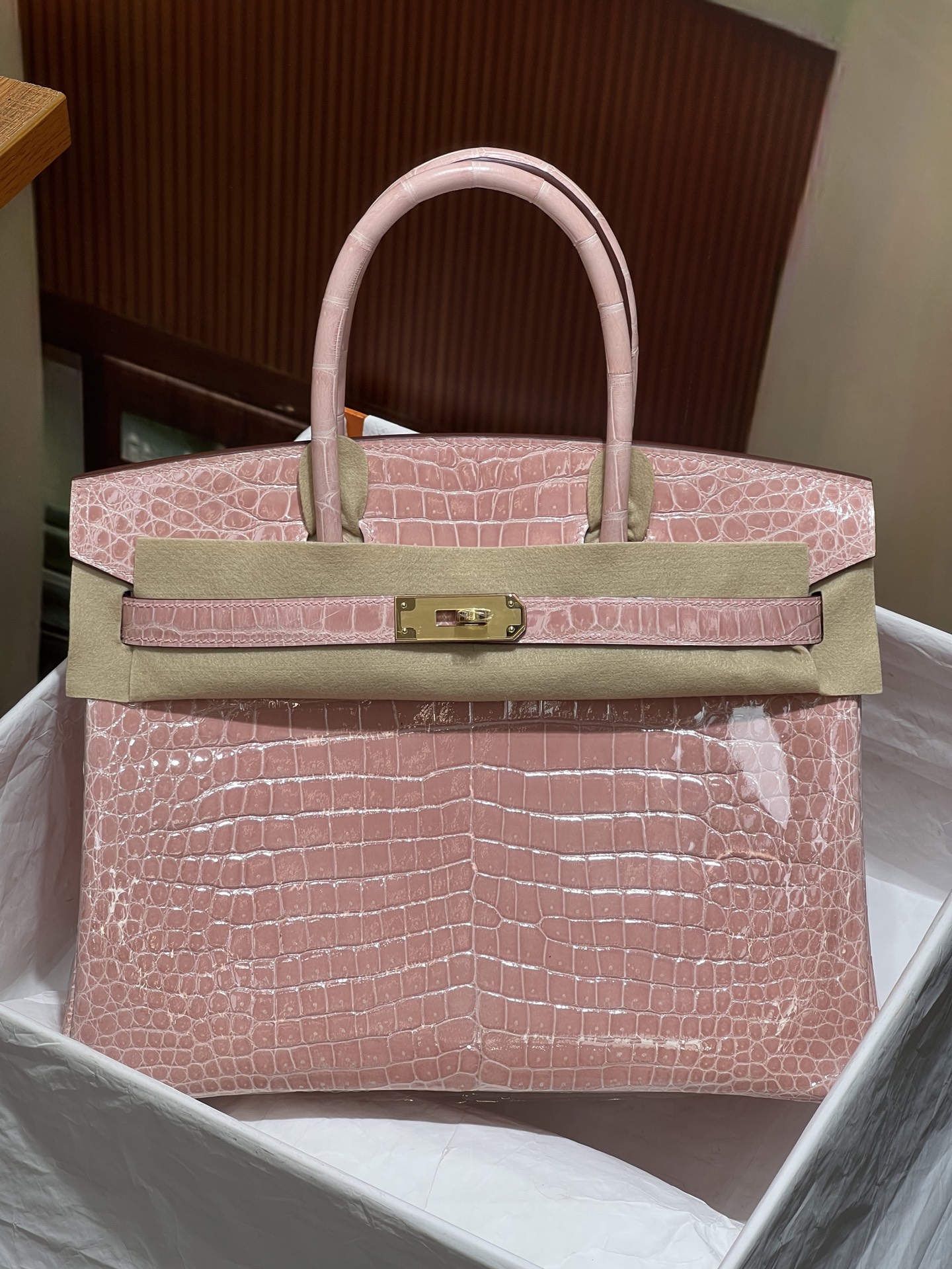 NO:700666,Platinum 30CM. Ceramic pink gold buckle. The real thing is super beautiful. Made of imported hc high-gloss crocodile belly, alligator crocodile belly is cut out from the belly, fully hand-stitched, real shot. Sheepskin lining imported from Italy, Hermes, hermes, sheepskin, Hermes,19860909铂金30CM. 陶瓷粉金扣 实物超级美 进口hc高光鳄鱼肚皮制作,湾鳄鳄鳄鱼肚皮正肚皮开料,全手缝现货实拍 意大利进口羊皮内里,爱马仕,hermes,sheepskin,Hermes,,Bag