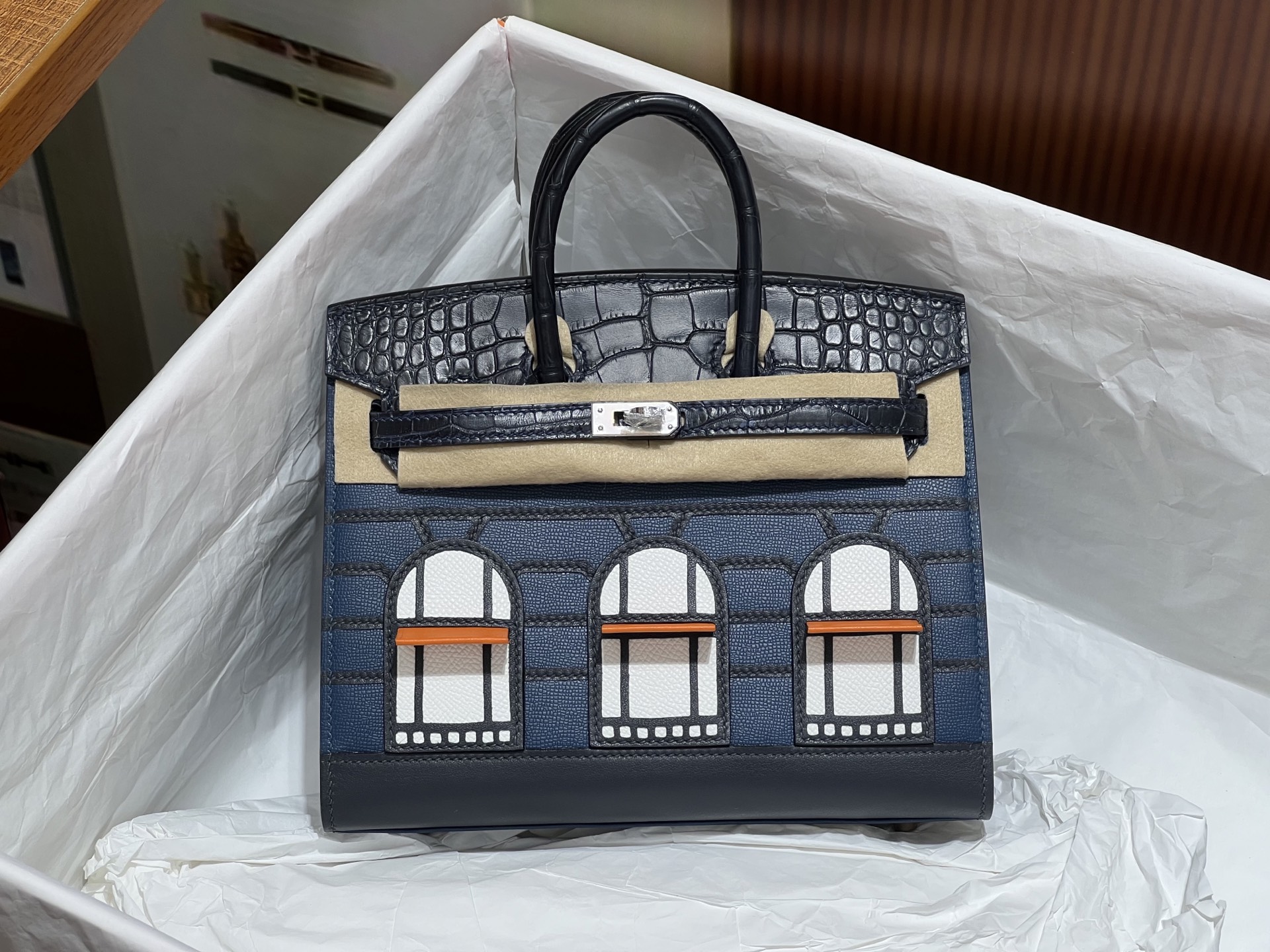 NO:700018,bk20 house bag original Madame leather 3 precious crocodile skin the same original leather at the counter, hand-matched z, full set of hand-made nails, matched hardware, the highest version, Hermes, hermes, crocodile skin, Hermes,19860909bk20房子包 原版Madame皮 3 弥足珍贵的鳄鱼皮 专柜同款原版皮,手工对版z ,全套手工钉,对版小五金 最高版本,爱马仕,hermes,crocodile skin,Hermes,,Bag