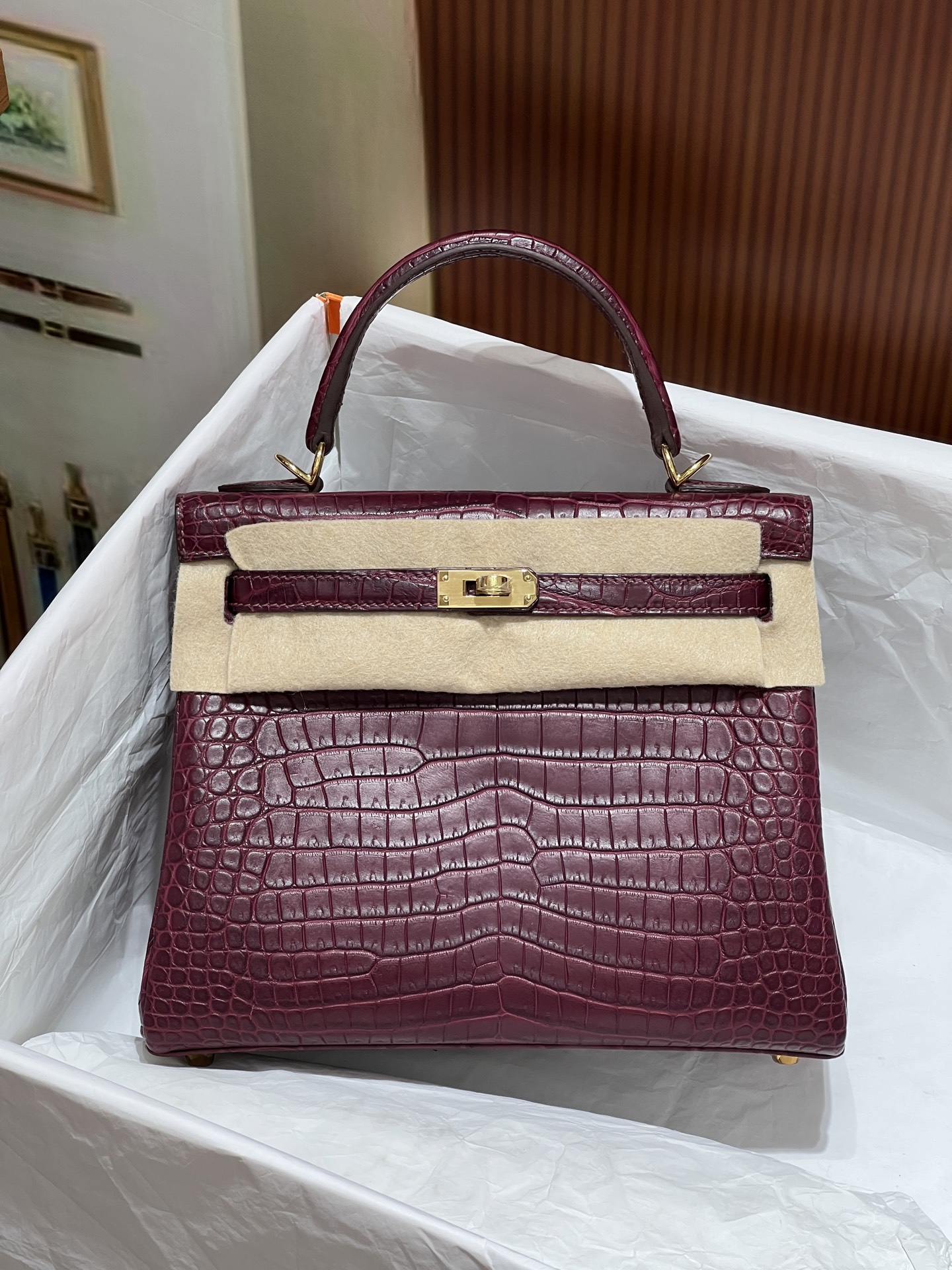 NO:700667,Kelly 25CM. Gold buckle, inverted V series, Hc imported crocodile real shot, newly released, three leather pairs Z, top hand sewing technology, top crocodile skin, Hermes, hermes, crocodile skin, Hermes,19860909凯丽Kelly 25CM. 金扣 倒V系列 Hc进口湾鳄实拍现货 新出 三张皮对版Z 顶级手缝工艺 顶级鳄鱼皮,爱马仕,hermes,crocodile skin,Hermes,,Bag