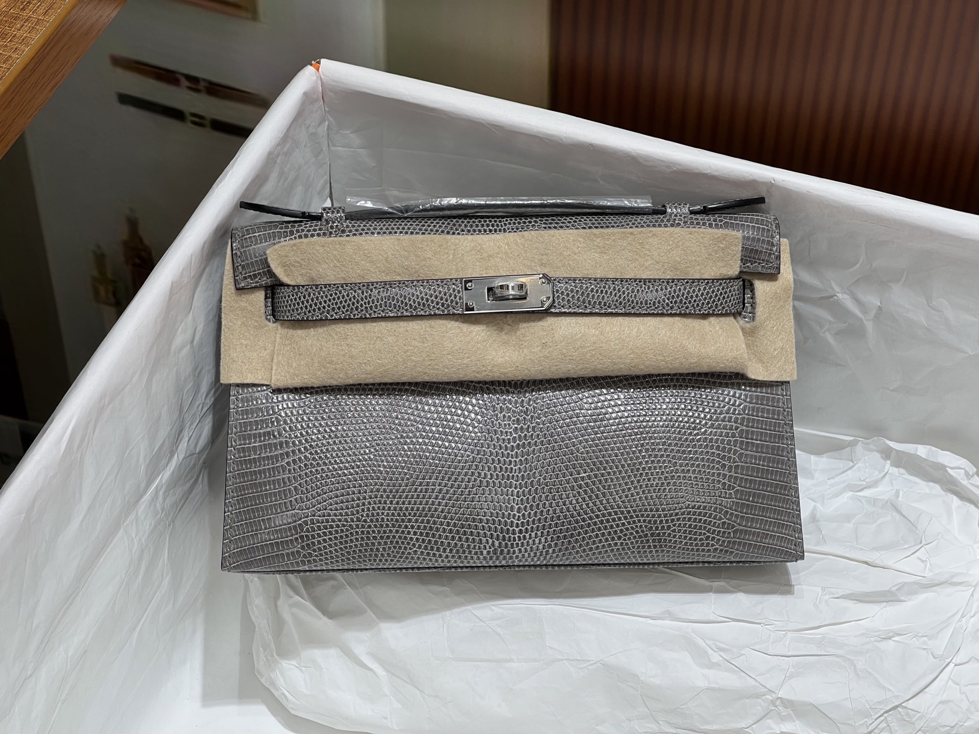 NO:699941,Kelly Generation 22CM full set of hand-made nails 2 hc imported lizard skin real shot silver buckle 5 pieces of skin to make a bag texture and leather surface are super beautiful top hand sewing craftsmanship, Hermes, Hermes, Hermes,19860909凯丽一代22CM 全套手工钉 2 hc进口蜥蜴皮 实拍银扣 5张皮 做一个包 纹理和皮面都超级漂亮 顶级手缝工艺,爱马仕,hermes,Hermes,,Bag
