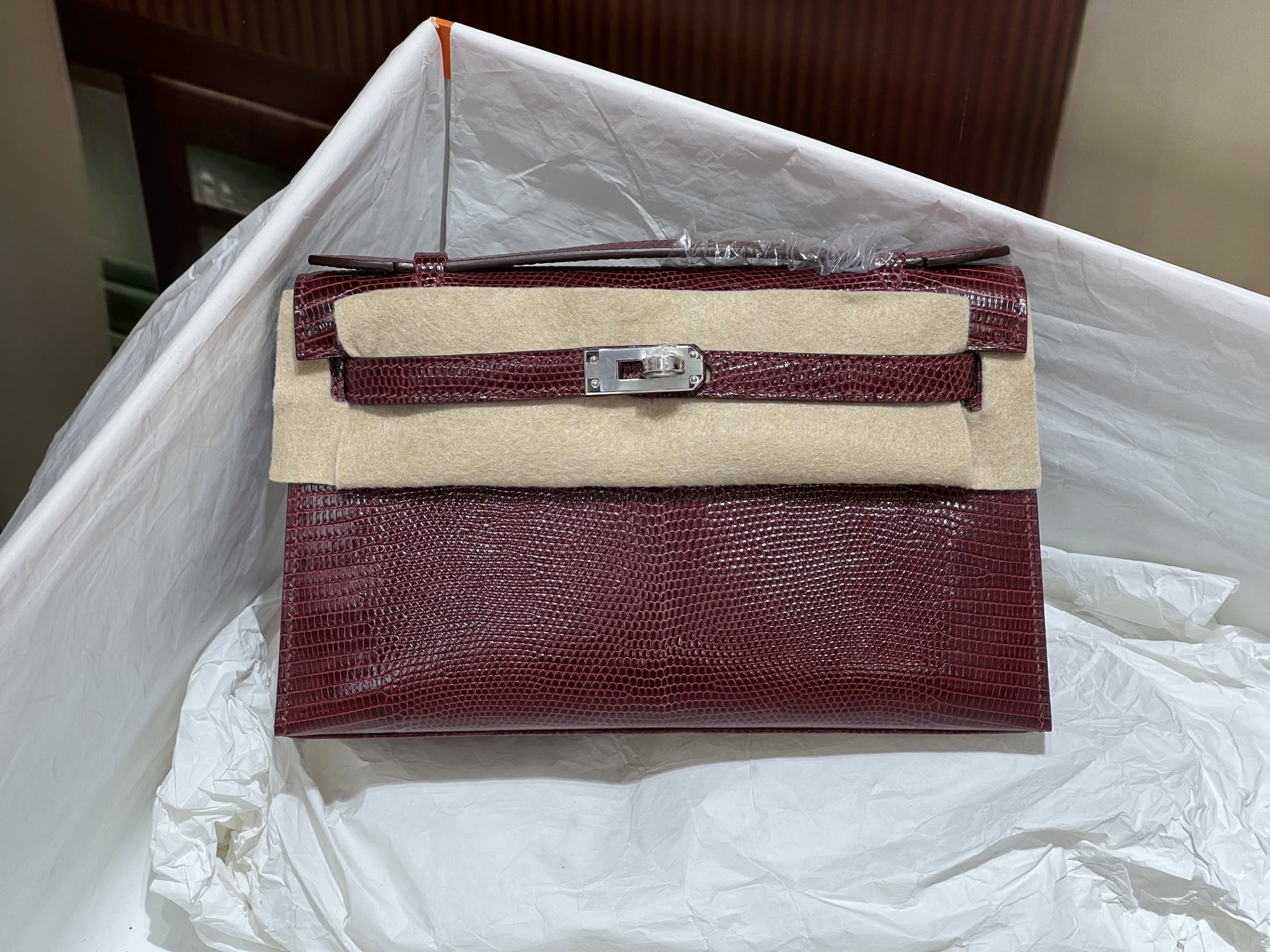 NO:699959,Kelly Generation 22CM. Silver buckle, available from stock, hc first-class imported lizard skin, top-grade hand-sewing, full set of hand-made nails, Hermes, Hermes, Hermes,19860909凯莉一代22CM. 银扣 现货供应 hc一级进口蜥蜴皮,顶级手工缝制 全套手工钉,爱马仕,hermes,Hermes,,Bag