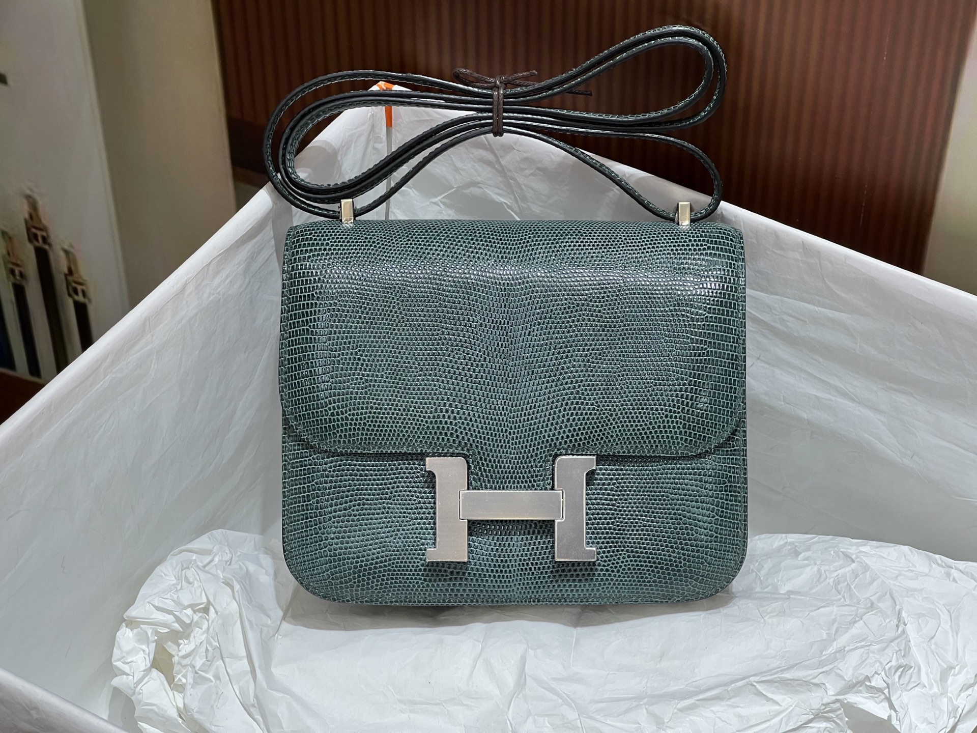 NO:700325,Kangkang 19CM. Full set of hand-made nails, silver buckles, hc imported lizard skin, real shots of 5 skins to make a bag, the texture and leather surface are super beautiful, top-notch hand-stitching technology, Hermes, Hermes, Hermes,19860909康康19CM.全套手工钉 银扣 hc进口蜥蜴皮 实拍5张皮 做一个包 纹理和皮面都超级漂亮 顶级手缝工艺,爱马仕,hermes,Hermes,,Bag