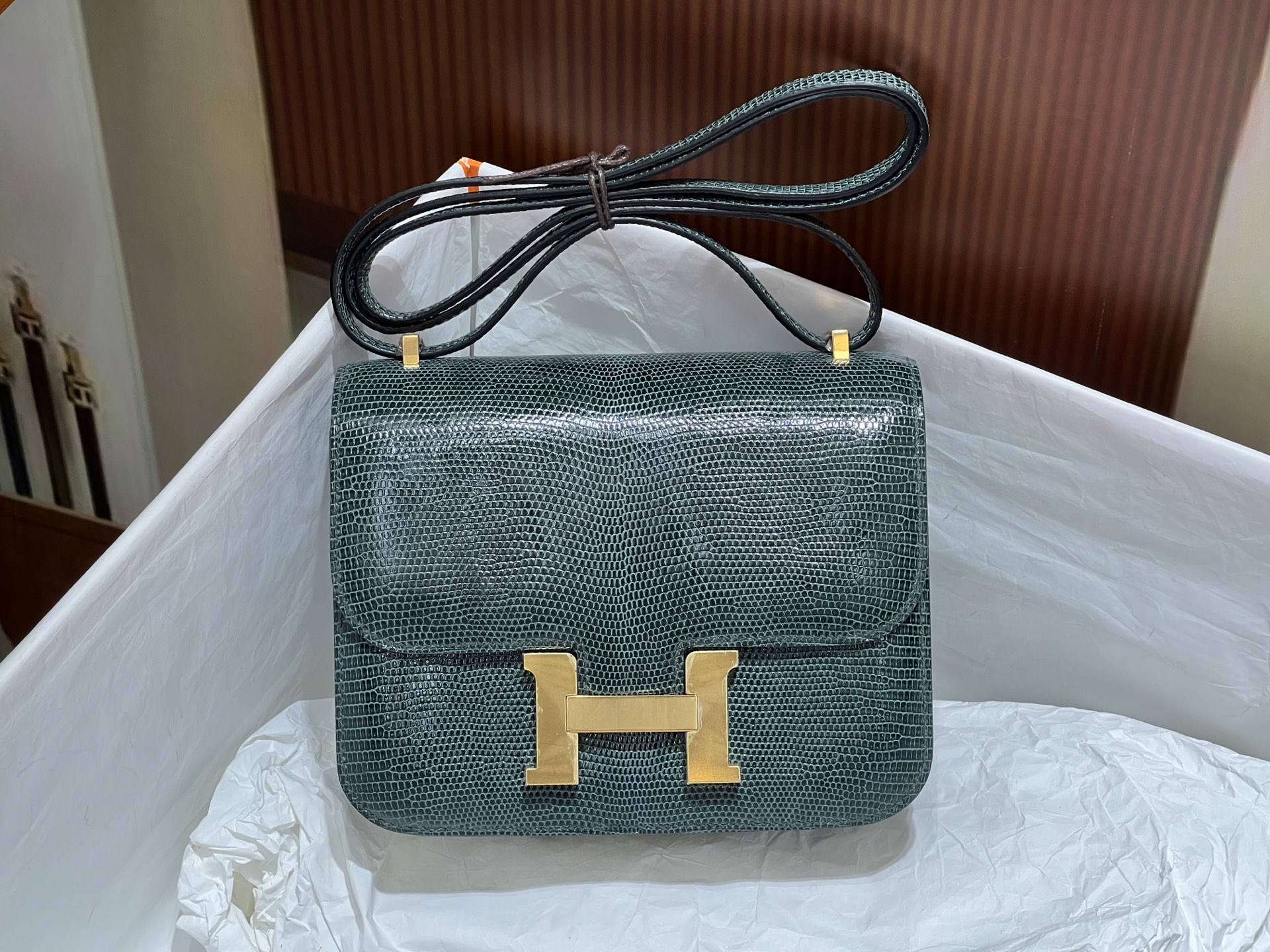 NO:700328,Kangkang 19CM. Full set of hand-made nails, gold buckles, hc imported lizard skin, real shots of 5 skins to make a bag, the texture and leather surface are super beautiful, top-notch hand-stitching technology, Hermes, Hermes, Hermes,19860909康康19CM.全套手工钉 金扣 hc进口蜥蜴皮 实拍5张皮 做一个包 纹理和皮面都超级漂亮 顶级手缝工艺,爱马仕,hermes,Hermes,,Bag