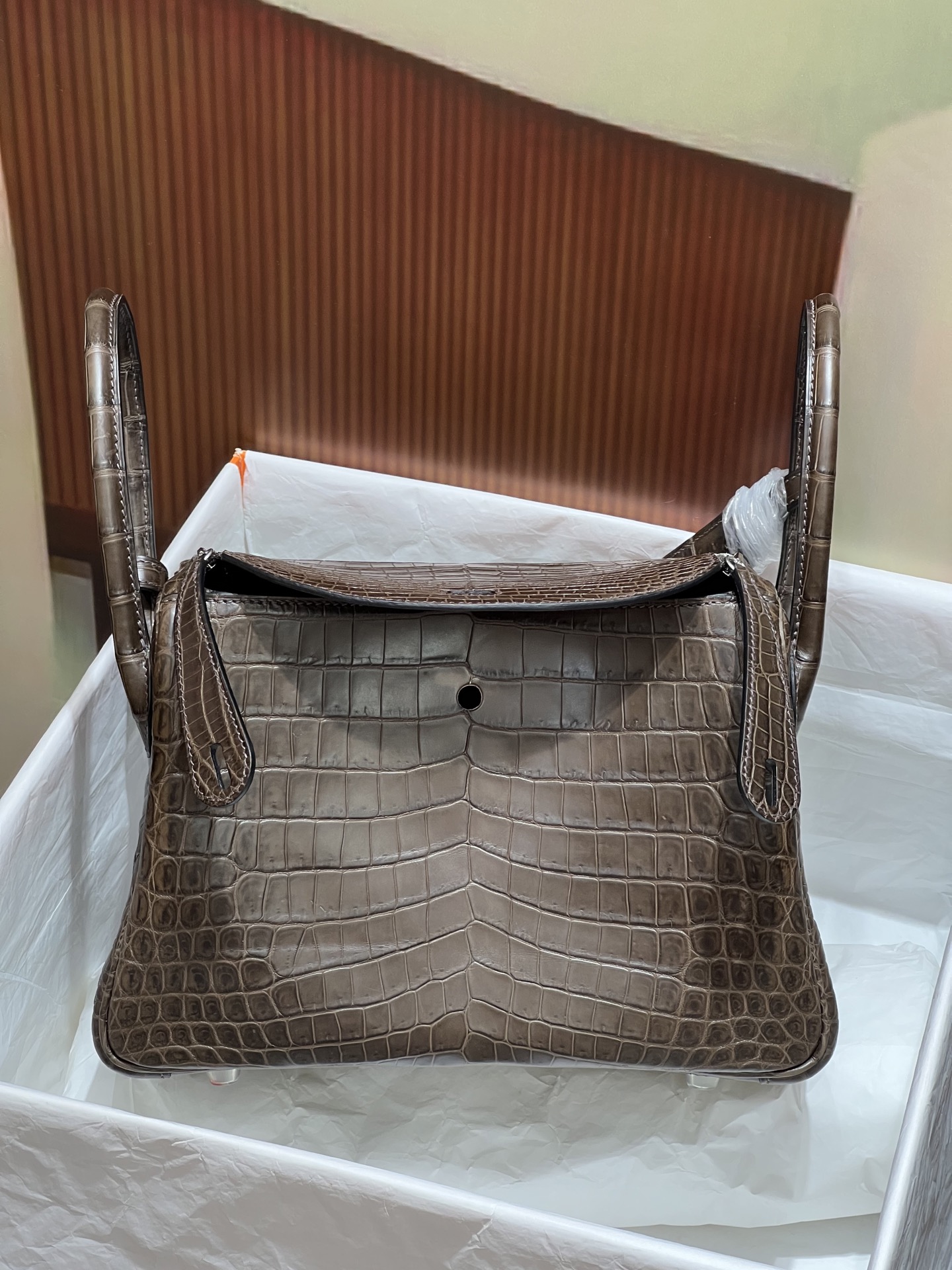 NO:717869,Lindy 26CM. Spot 2 chocolate color Hc imported Nile crocodile hand-sewn with wax thread!  Pure steel hardware!  Full set of handmade nails,Hermes,hermes,Hermes,19860909琳迪26CM.现货2巧克力色 Hc进口尼罗鳄 蜡线手工缝制！纯钢五金！全套手工钉,爱马仕,hermes,Hermes,,Bag