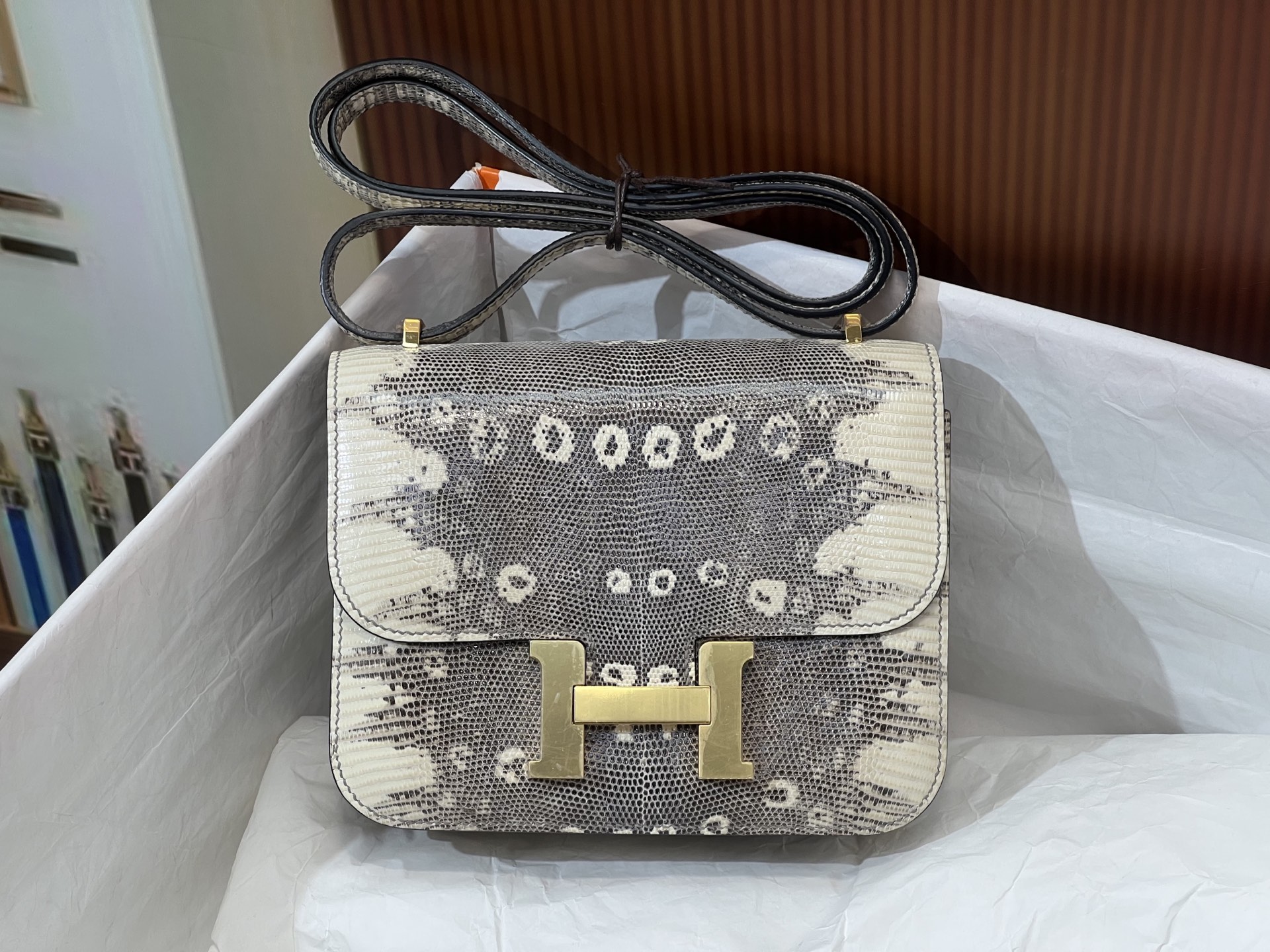 NO:700317,Kangkang 19 original color gold buckle, full set of hand-made nails, hc imported lizard skin, real shot silver buckle, 5 pieces of skin, make a bag, the texture and leather surface are super beautiful, top hand sewing technology, Hermes, Hermes, Hermes,19860909康康19 原花色 金扣 全套手工钉 hc进口蜥蜴皮 实拍银扣 5张皮 做一个包 纹理和皮面都超级漂亮 顶级手缝工艺,爱马仕,hermes,Hermes,,Bag