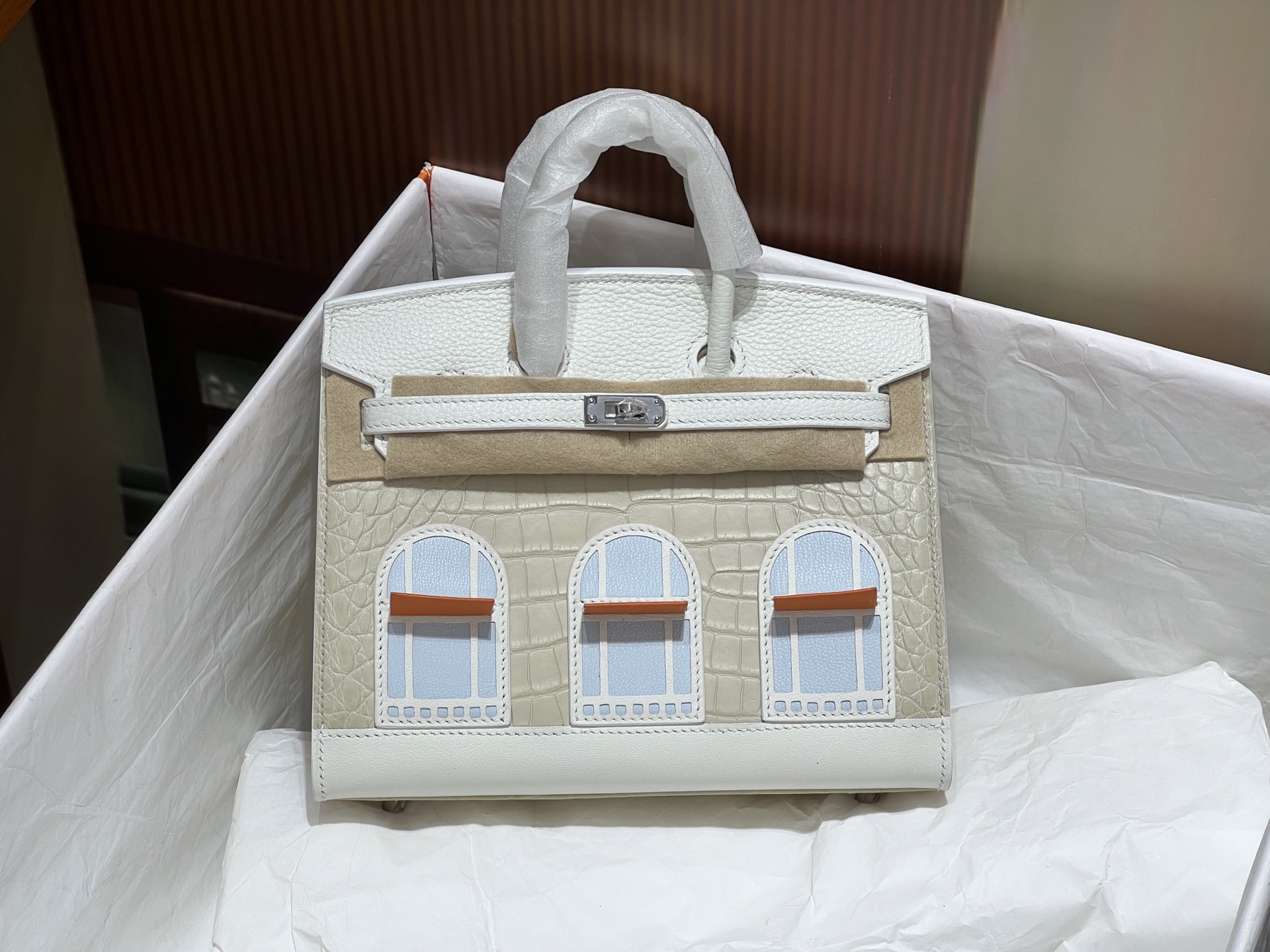 NO:700014,bk20 house bag, first snow American crocodile, precious crocodile skin, the same original leather in the counter, hand-matched version, full set of hand-made nails, matched hardware, the highest version, Hermes, hermes, crocodile skin, Hermes,19860909bk20房子包 初雪美洲鳄 弥足珍贵的鳄鱼皮 专柜同款原版皮,手工对版z ,全套手工钉,对版小五金 最高版本,爱马仕,hermes,crocodile skin,Hermes,,Bag