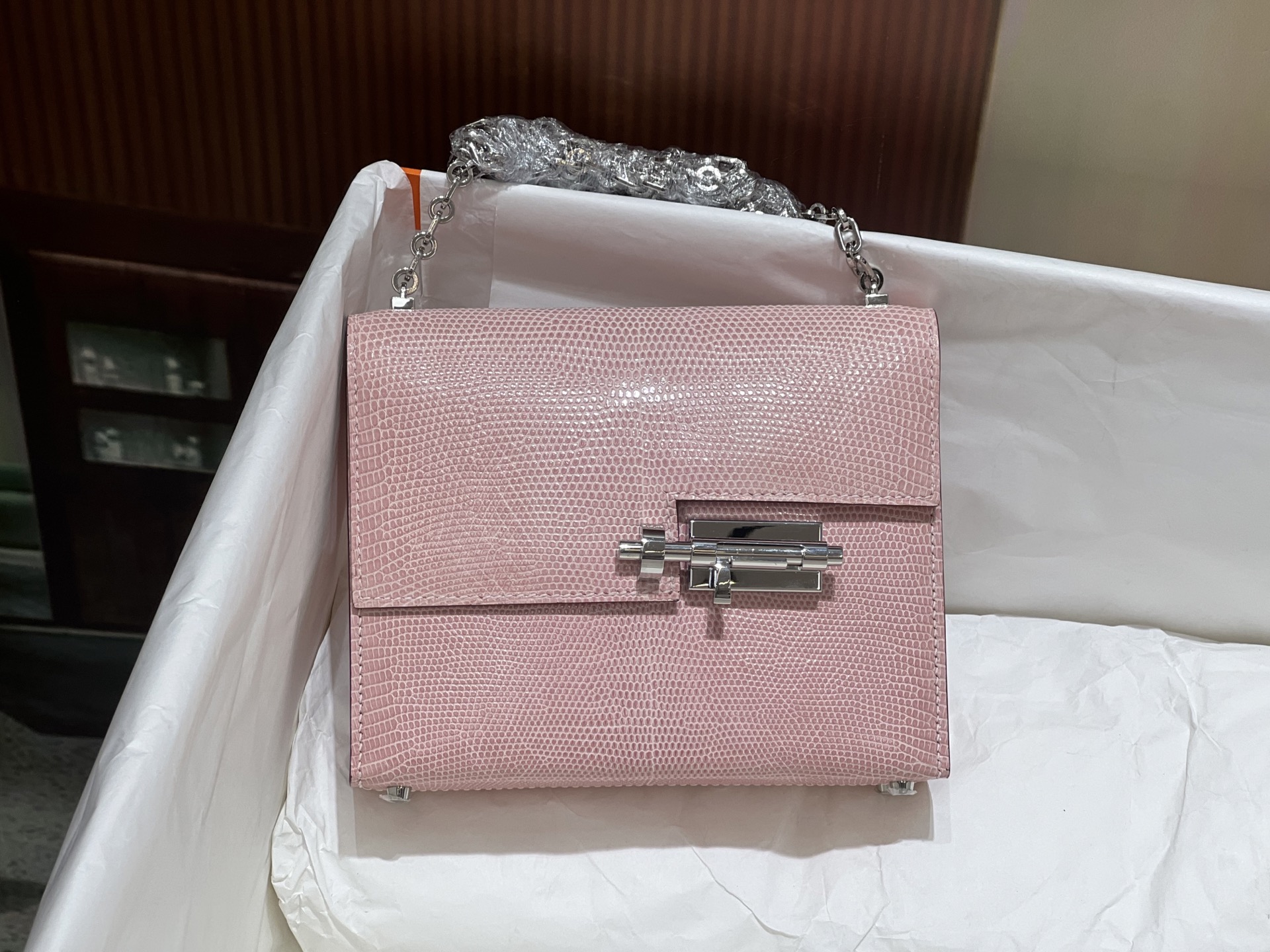 NO:701136,Pistol bag Verrou small pink silver buckle original lizard leather top hand-stitched!  Pure steel hardware,Hermes,hermes,Hermes,19860909手枪包 插稍包 Verrou 小号 粉色 银扣 原厂蜥蜴皮皮 顶级手工缝制！纯钢五金,爱马仕,hermes,Hermes,,Bag