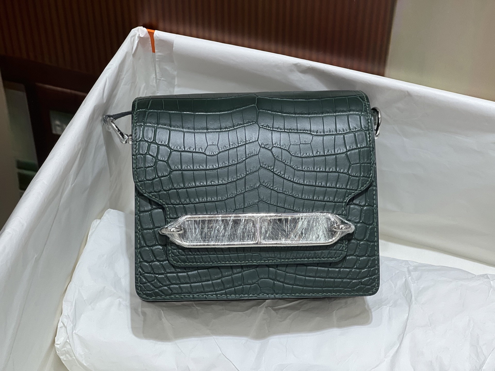 NO:700146,Pig nose, wax thread, fully hand-sewn, imported Nile crocodile, real shot, in stock, newly released, cypress green, fully hand-sewn, in stock, Hermes, hermes, Hermes,19860909猪鼻子 蜡线全手缝 进口尼罗鳄 实拍现货 新出 松柏绿 全手缝 现货,爱马仕,hermes,Hermes,,Bag