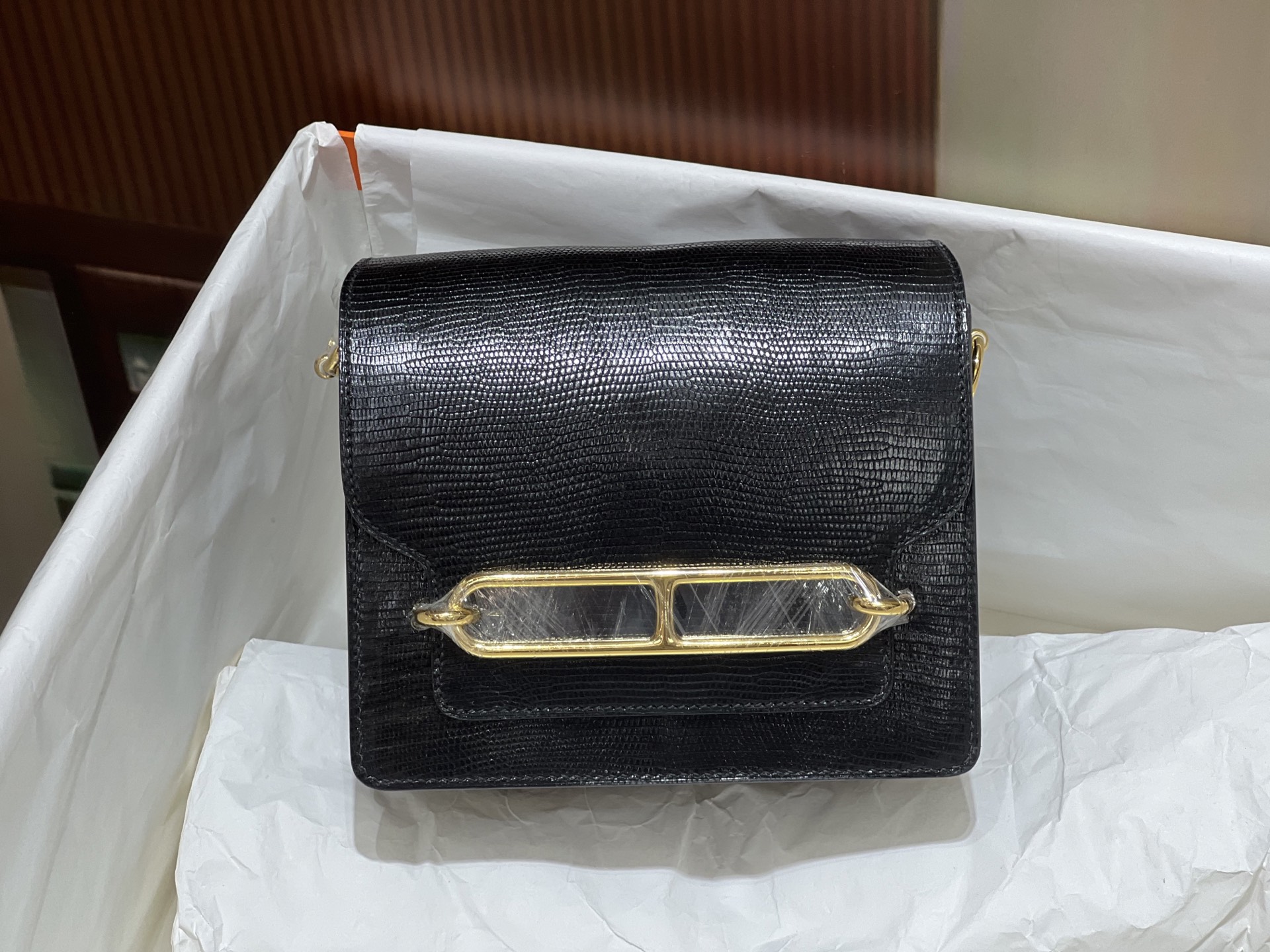 NO:700183,Pig nose bag Roulis 18cm Hc imported lizard skin, top hand sewing technology, real stock, all-steel hardware accessories are low-key ~ easy to install ~ convenient ~ simple, Hermes, hermes, Hermes,19860909猪鼻子包 Roulis 18cm Hc进口蜥蜴皮 顶级手缝工艺 实拍现货 全钢五金配件低调~好装~方便～ 简单,爱马仕,hermes,Hermes,,Bag