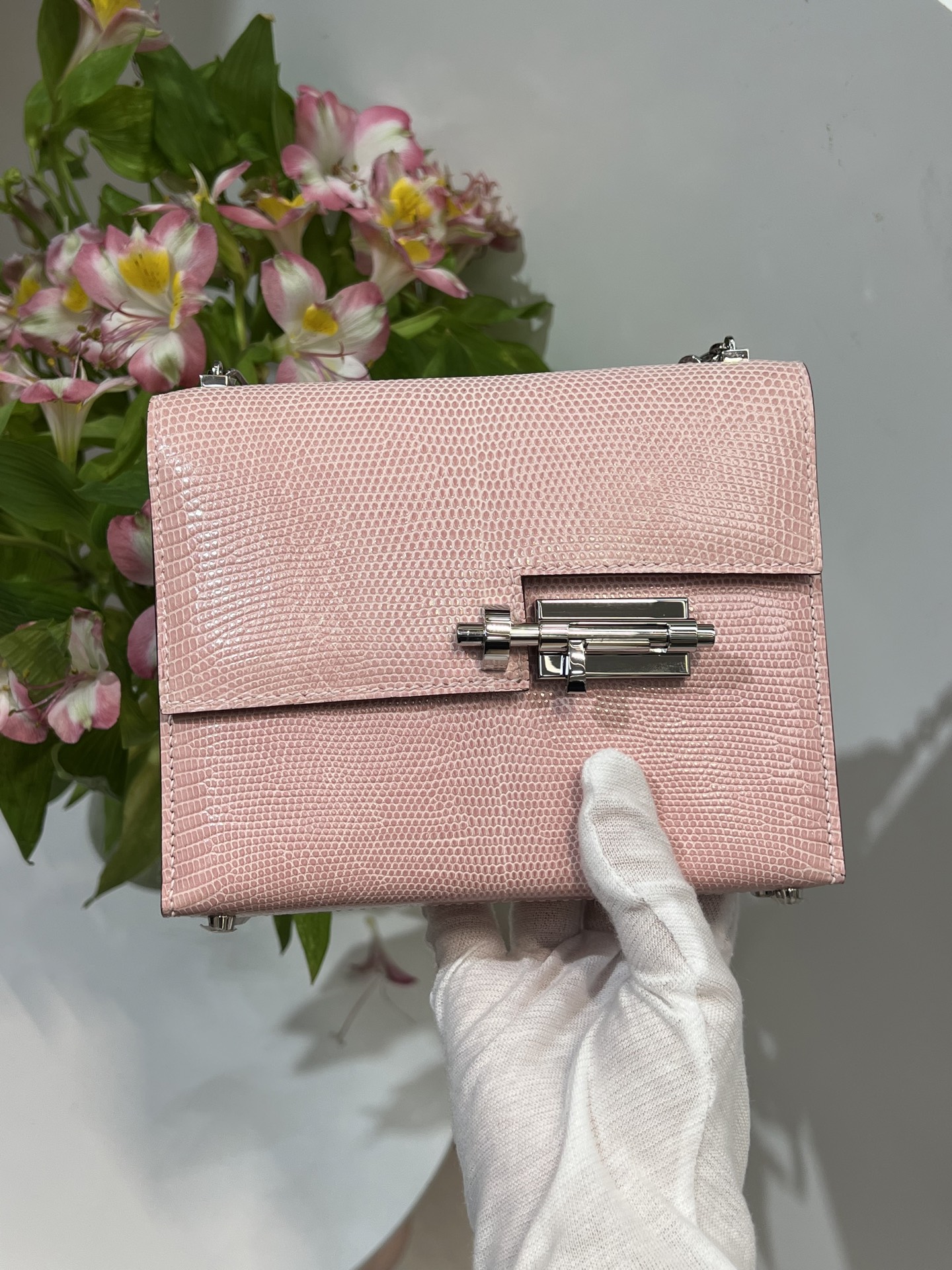 NO:700082,Pistol bag Verrou small pink silver buckle original lizard leather top hand-stitched!  Pure steel hardware,Hermes,hermes,Hermes,19860909手枪包 插稍包 Verrou 小号 粉色 银扣 原厂蜥蜴皮皮 顶级手工缝制！纯钢五金,爱马仕,hermes,Hermes,,Bag