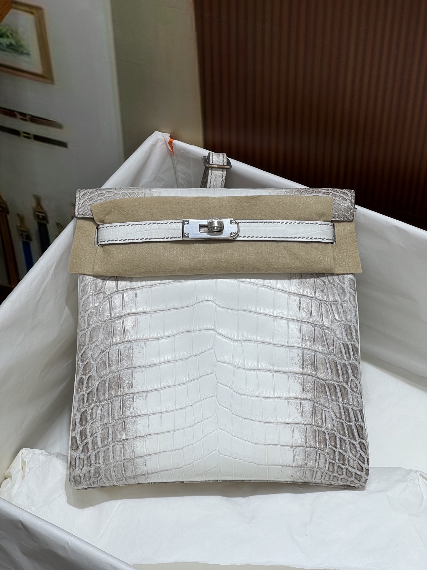 NO:850978,Ado Backpack Himalayan White Nile Crocodile A very practical backpack!  Imported original leather Nile crocodile, 3 fish pairs, top hand sewing, full set of hand-made nails, Hermes, hermes, backpacks, Hermes,19860909Ado双肩背包 喜马拉雅白尼罗鳄 实用性超强的背包！进口原厂皮尼罗鳄 3条鱼对版 顶级手工缝制 全套手工钉,爱马仕,hermes,backpacks,Hermes,,Bag