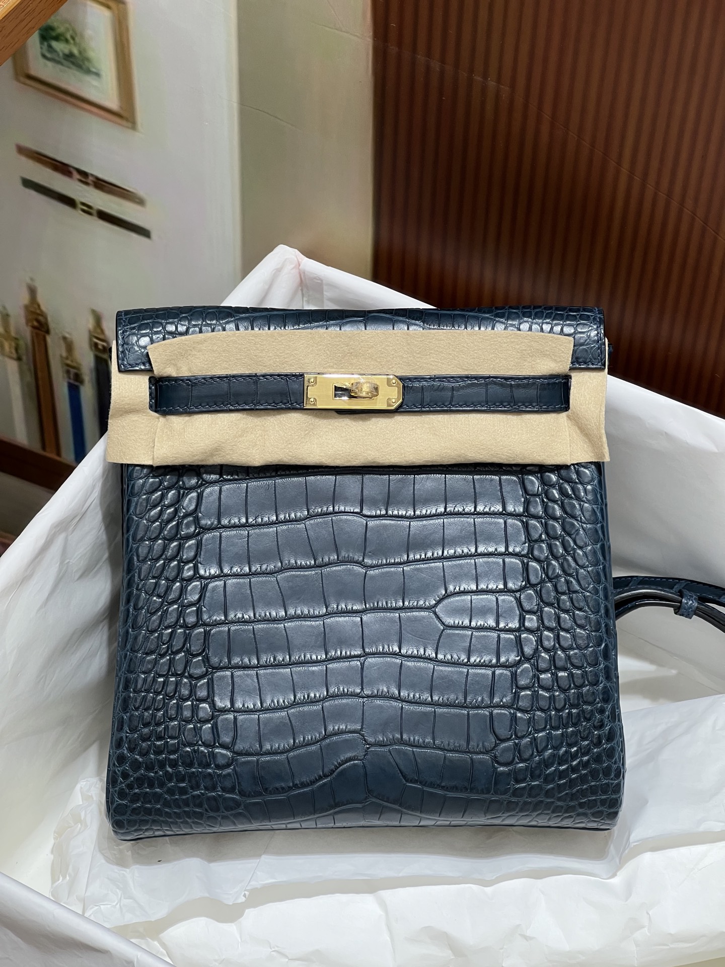 NO:851035,Ado Backpack Rousseau Green Gold Buckle A very practical backpack!  Imported original leather American crocodile, 3 fish pairs, top hand sewing, full set of hand-made nails, Hermes, hermes, backpacks, Hermes,19860909Ado双肩背包 卢梭绿 金扣 实用性超强的背包！进口原厂皮美洲鳄 3条鱼对版 顶级手工缝制 全套手工钉,爱马仕,hermes,backpacks,Hermes,,Bag